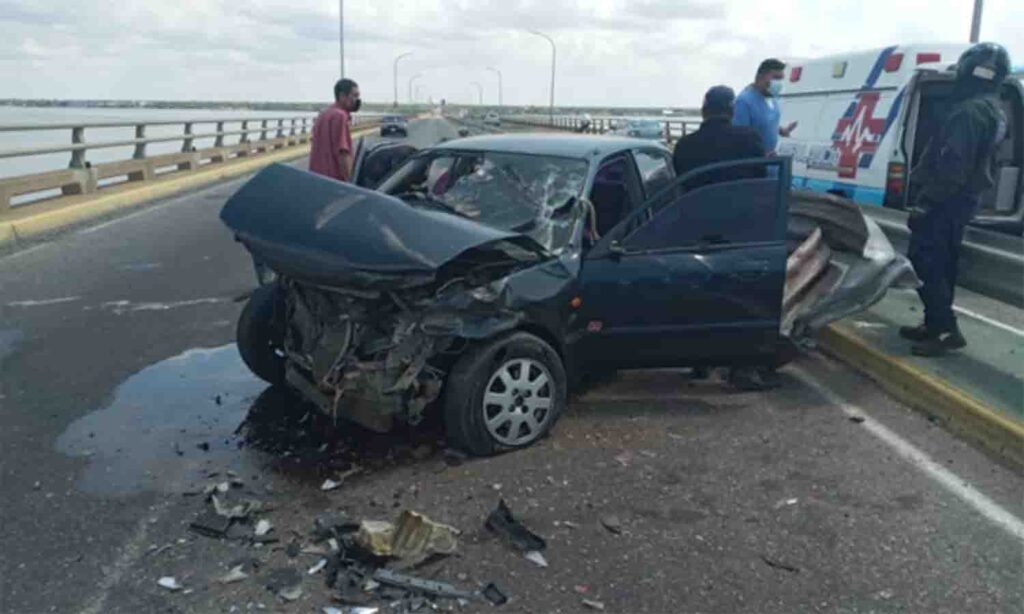 accidente en el puente sobre el lago