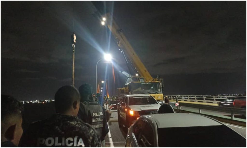 Puente sobre el lago de maracaibo