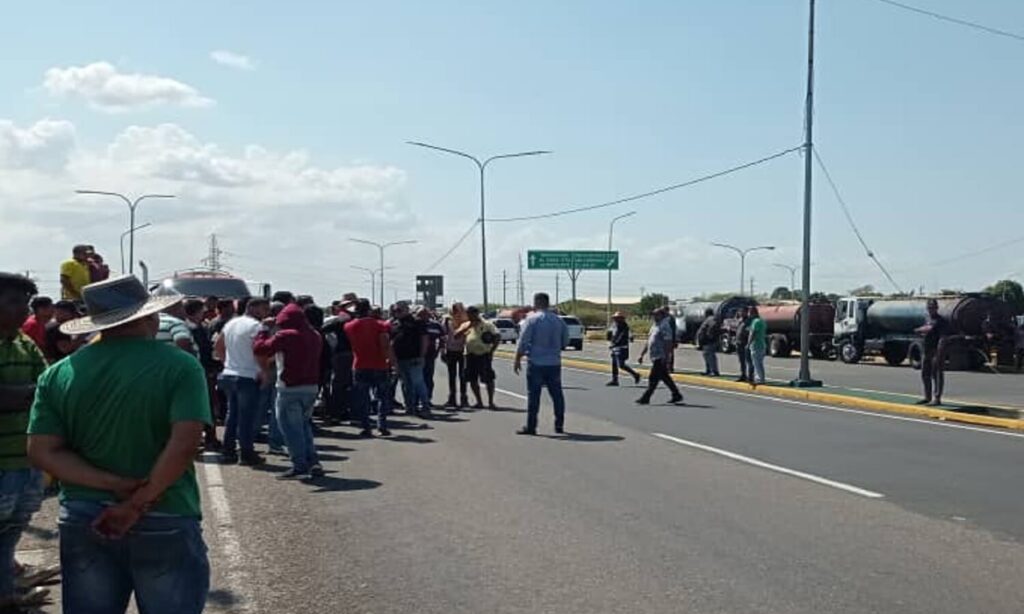 Choferes De Camiones Cisternas Protestan En San Francisco