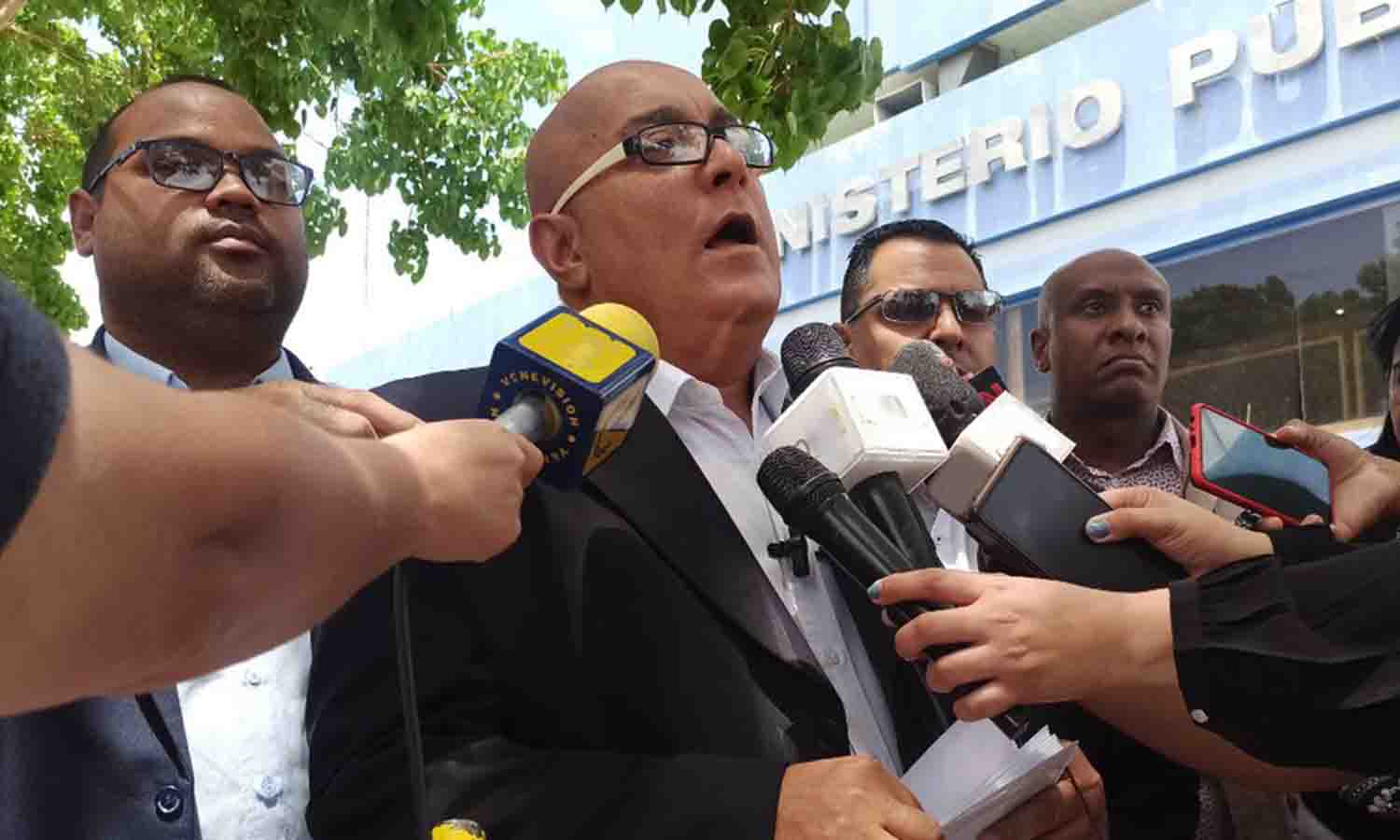 Willy Casanova denuncia