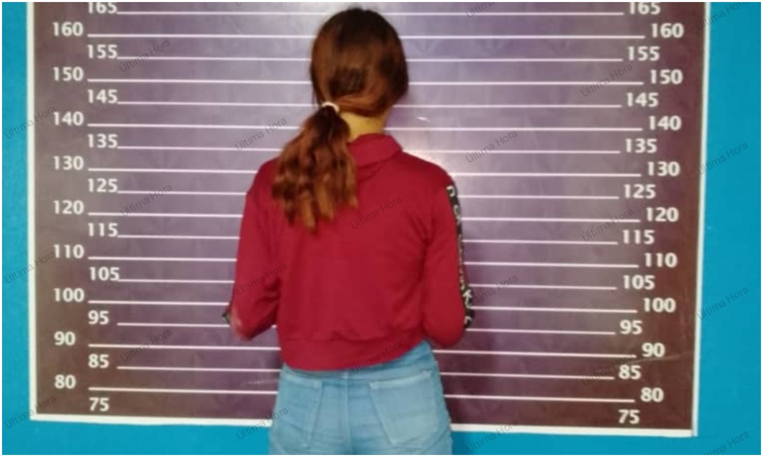 joven simuló