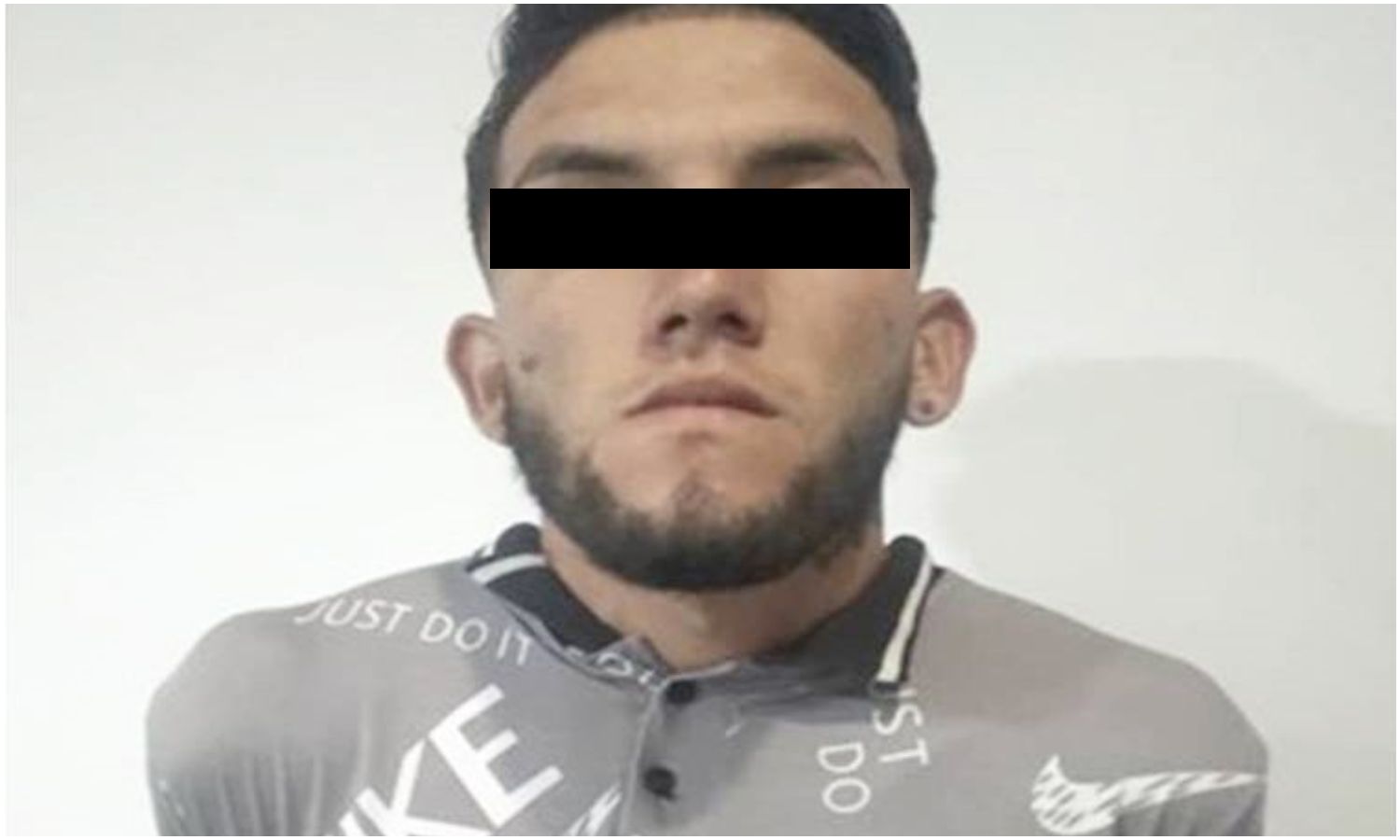 Rescatada sana y salva una joven raptada en el caserío Cabudare, estado Lara En pro del fortalecimiento de los vértices 2, 6 y 11 de la Gran Misión Cuadrantes de Paz, la Policía Científica ha creado estrategias efectivas con el objeto de seguir minimizando en tiempo real, todo tipo de delito que ponga en riesgo a nuestra población venezolana; alias El Roibert, identificado como Roiber Alejandro Sandoval Torres (21), fue detenido por la Delegación Municipal Cabudare, en el caserío Cabudare, sector El Tereque, parroquia José Gregorio Bastidas, municipio Palavecino, estado Lara, por el rapto de una joven de 12 años de edad. Funcionarios del Cicpc, al tener conocimiento del hecho, iniciaron una minuciosa y exhaustiva labor de búsqueda; asimismo, diversas investigaciones técnico científicas, que lograron evidenciar como Sandoval acostumbraba a pretender a la joven cuando ésta se trasladaba a clases, ofreciéndole mantenerla para que se fuera a vivir con él, lo cual no aceptó. Es por ello que bajo engaño y sin el consentimiento de sus padres, raptó a la joven y se la llevó a la fuerza a una vivienda ubicada en el caserío. Siendo rescatada inmediatamente sana y salva, gracias a la pericia y oportuna respuesta inmediata de los funcionarios de la Policía Científica. rapto lara