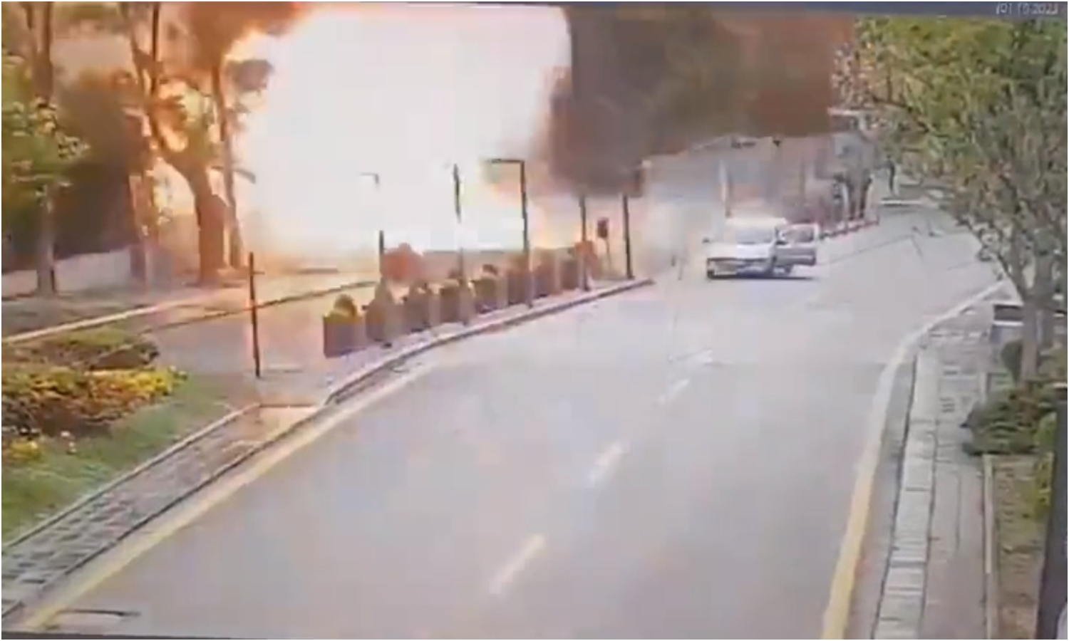 Terroristas atacaron con una bomba en el frente del Ministerio del Interior en Turquía: uno se hizo estallar por el explosivo y el otro fue “neutralizado”