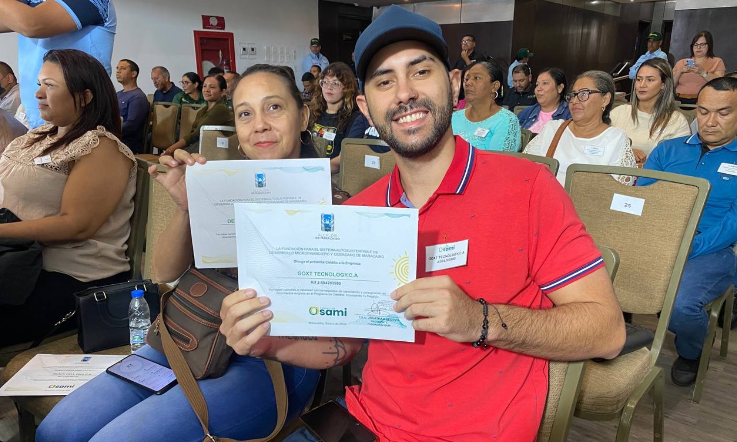 Entregan 50 microcréditos a emprendedores para potenciar economía de Maracaibo: la Alcaldía destinó 45 mil dólares a los pequeños empresarios
