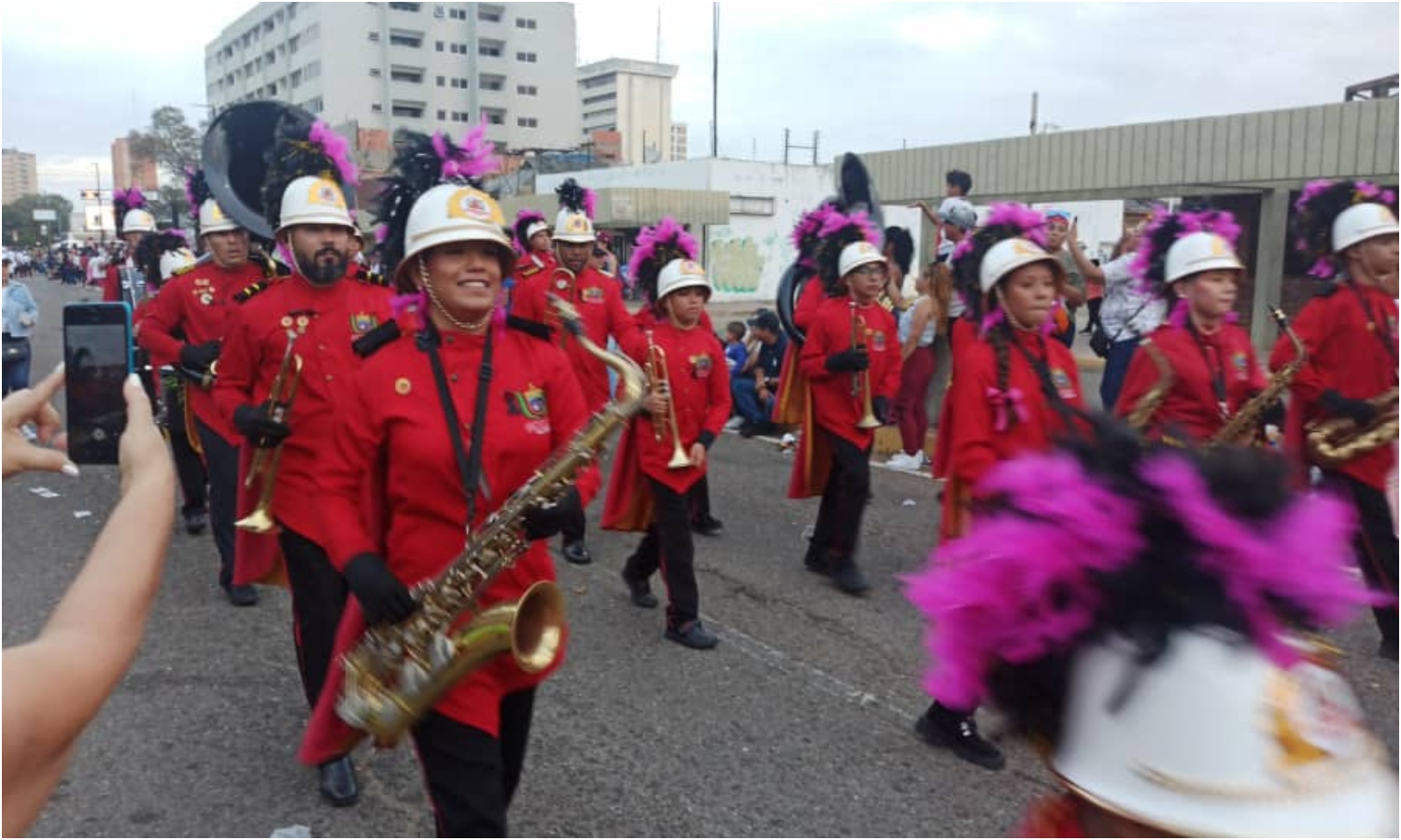 Alegría, color y música: así estuvo el Gran Desfile de Carnaval Zulia 2024 en la avenida 5 de Julio en Maracaibo