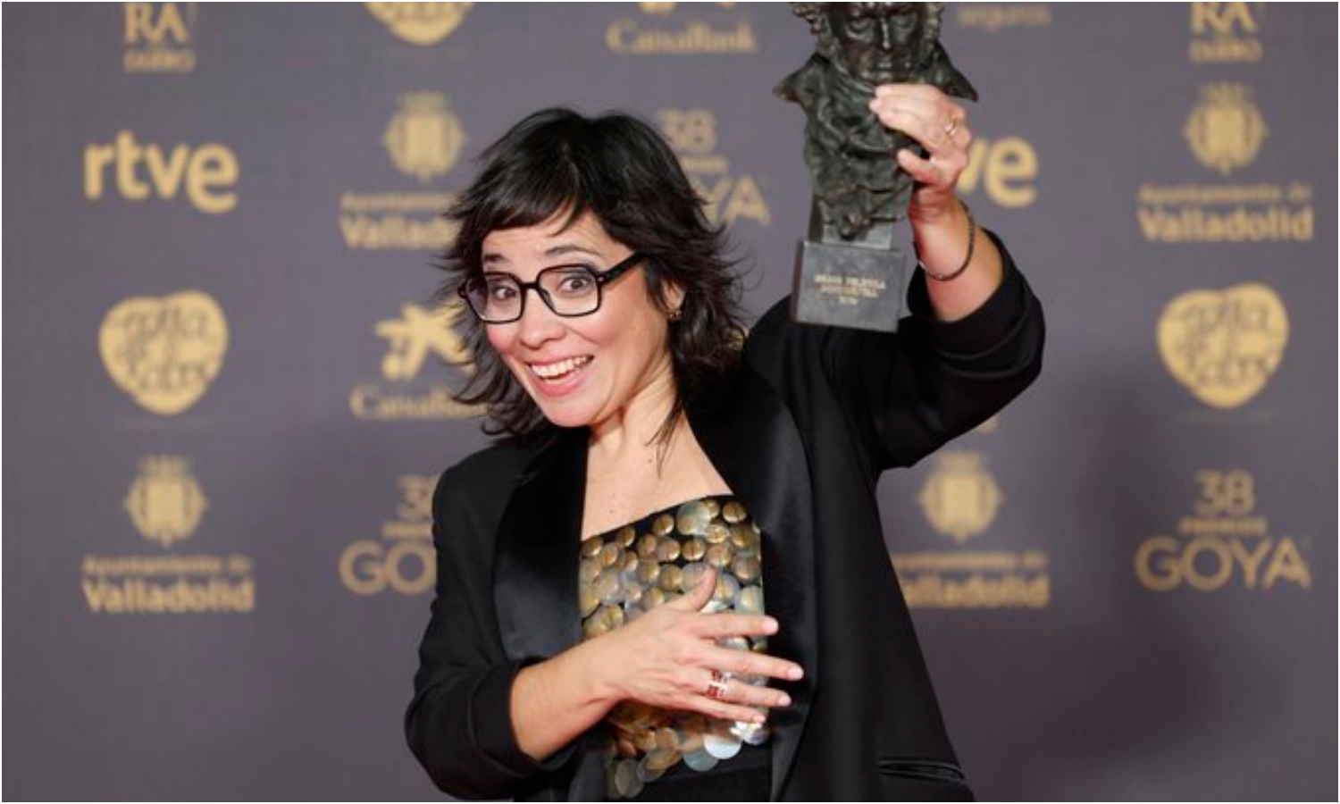 Talento venezolano presente en los Premios Goya 2024: directora Claudia Pinto Emperador recibe galardón por documental «Mientras seas tú, aquí y ahora»