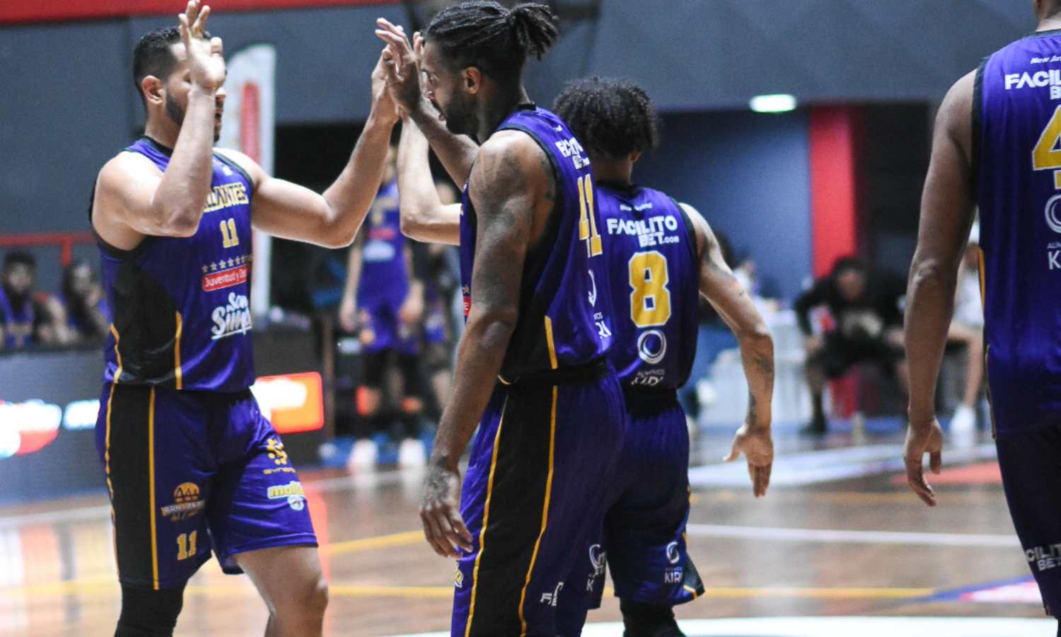 Los Brillantes del Zulia se lucieron en su victoria tras remontar a Spartans en el PEBA