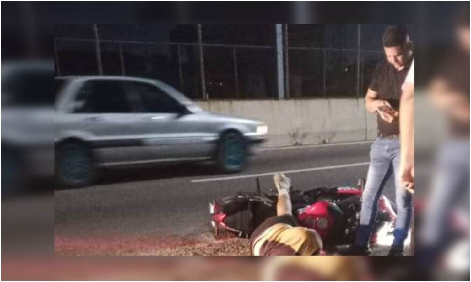 Motorizado muere al estrellarse en el sector Sabaneta de Maracaibo: su acompañante se encuentra gravemente herida