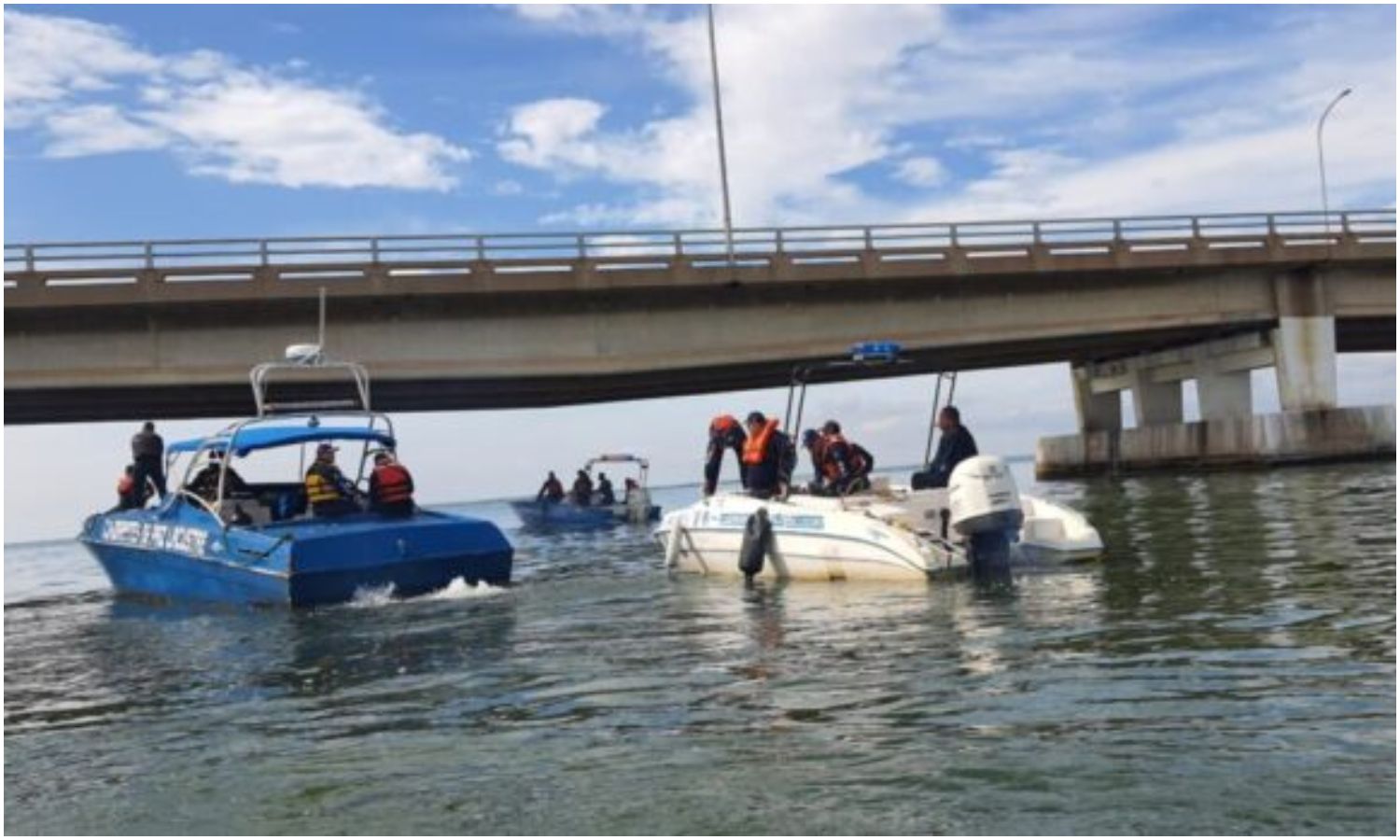 Hallan el cuerpo del hombre que cayó al Lago de Maracaibo tras múltiple choque en el puente