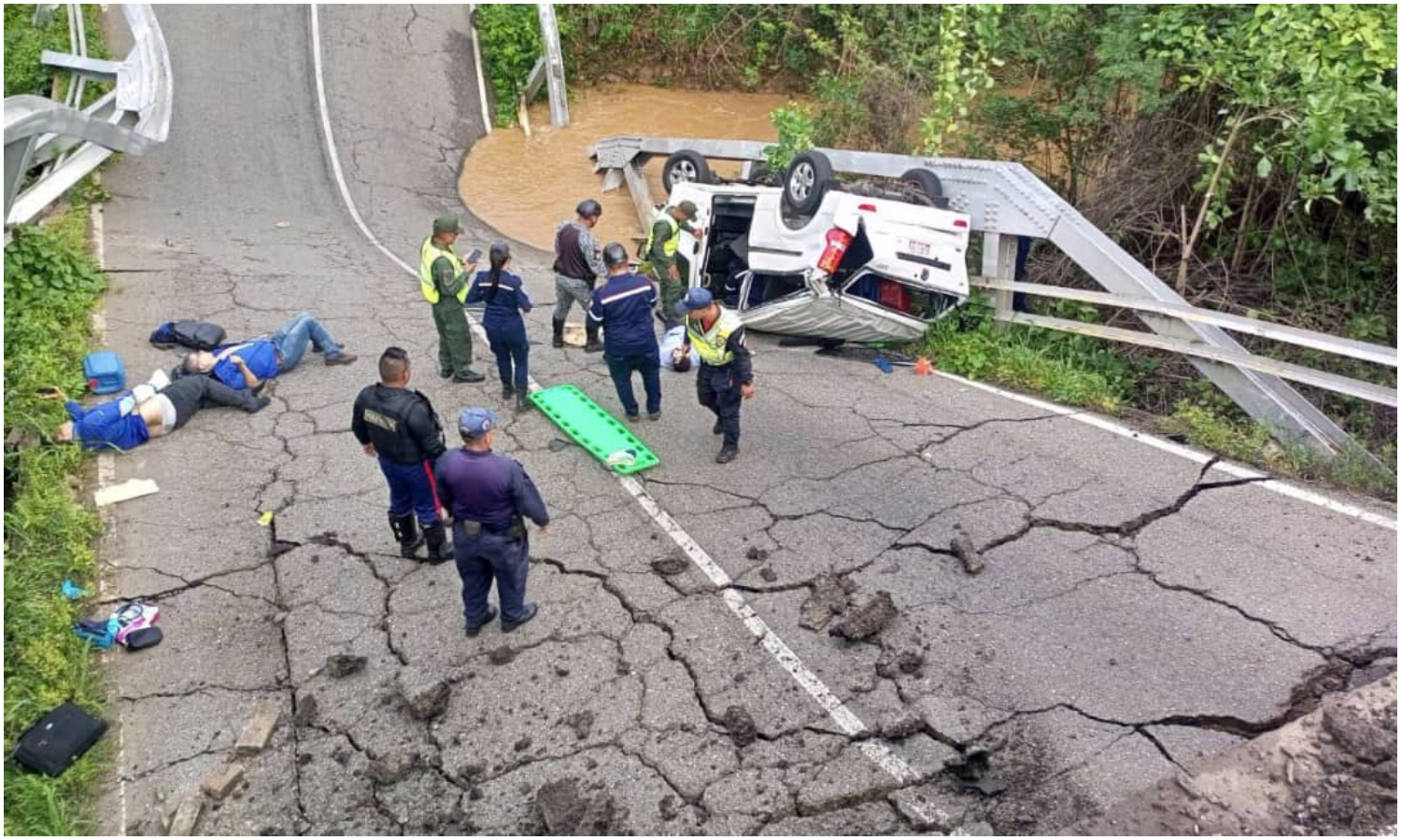 Desplome de puente en la Falcón-Zulia deja un muerto y tres heridos