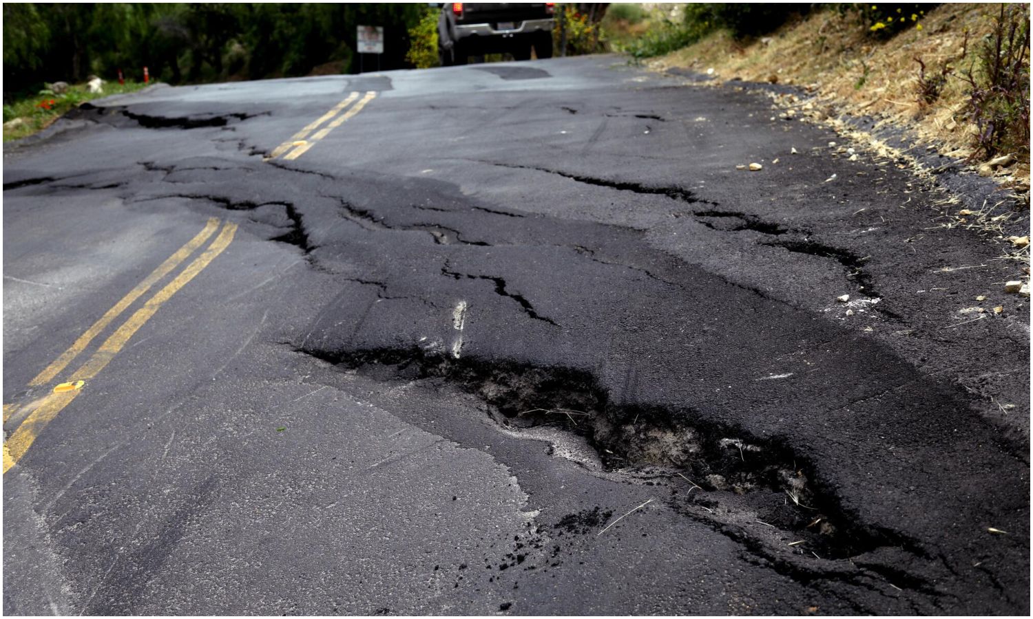 Gigantescas grietas aparecen en las carreteras de Los Ángeles (+Video)