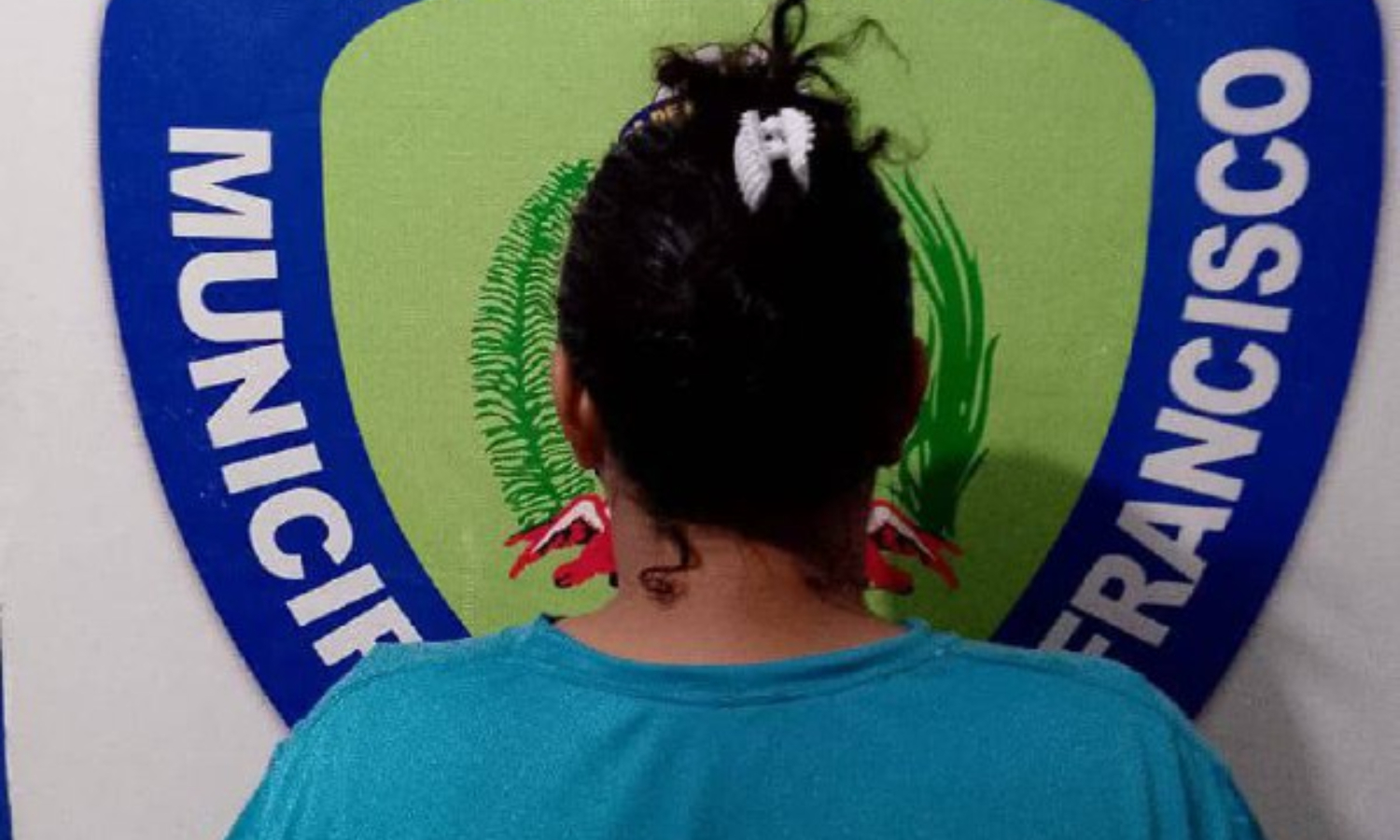 Presa por agredir a su hijo con una rama para “corregirlo” en el sector El Manzanillo de San Francisco