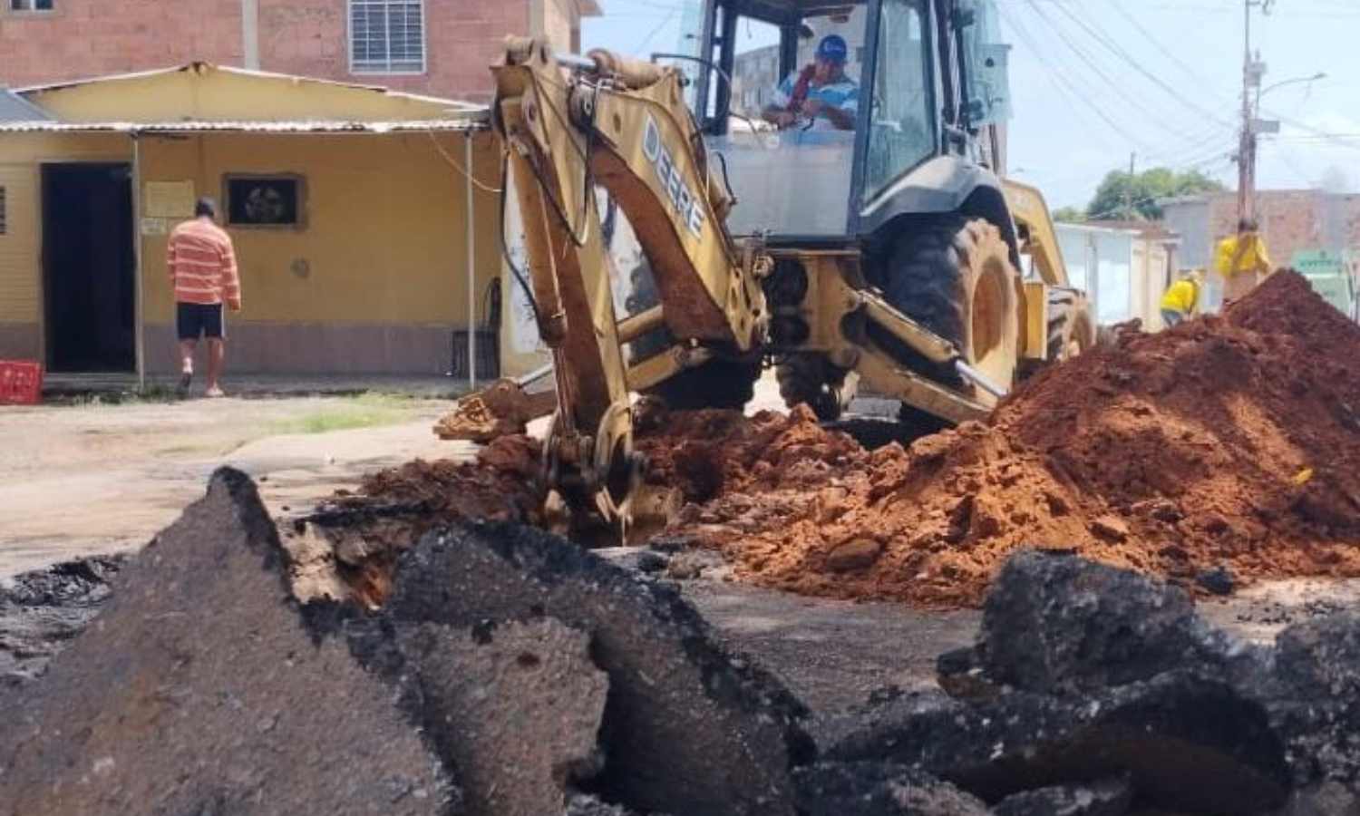 Plan Respuesta Inmediata de Gobernación del Zulia sustituye colector del sector Las Corubas de Maracaibo