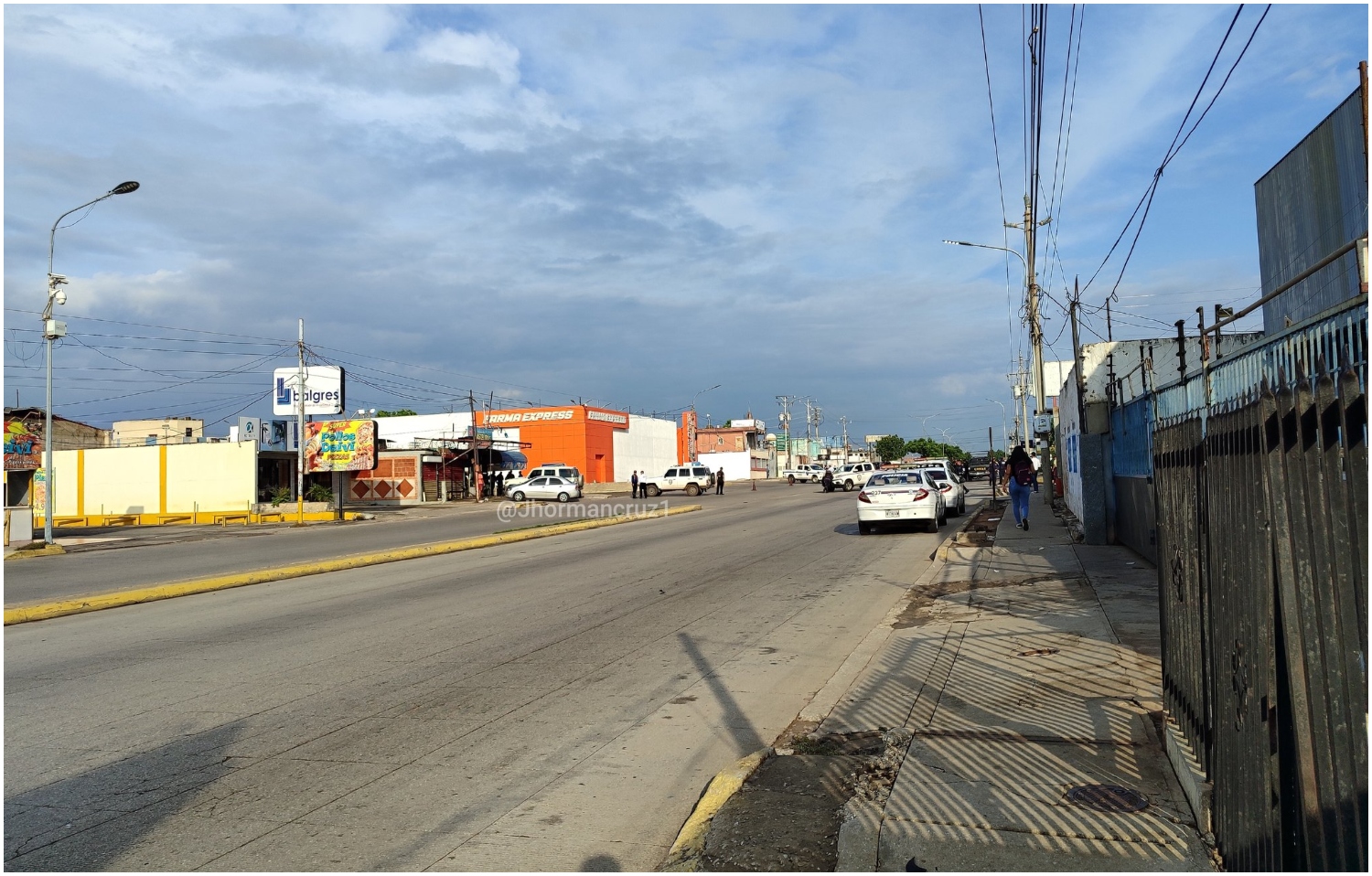 Reportan lanzamiento de artefacto explosivo en Farma Express de La Limpia en Maracaibo