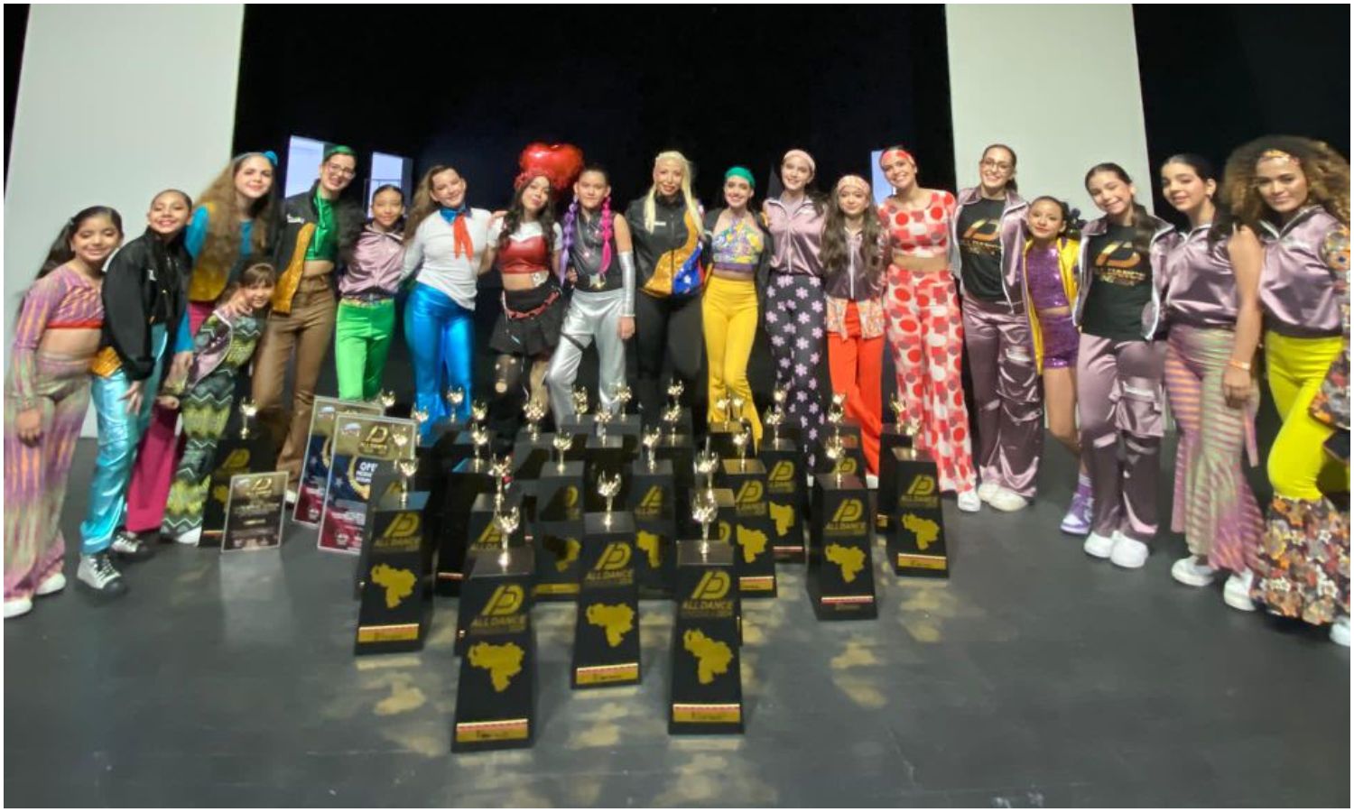 Jazz Ballet del Zulia arrasa en el All Dance Venezuela con 50 premios 