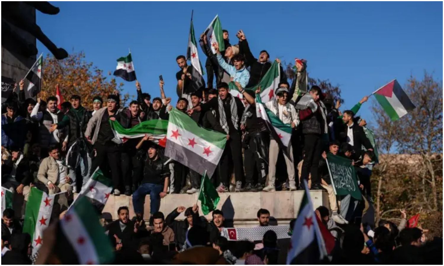 Siria celebra la caída del régimen de Bashar Al Assad: migrantes retornan a su país en multitud