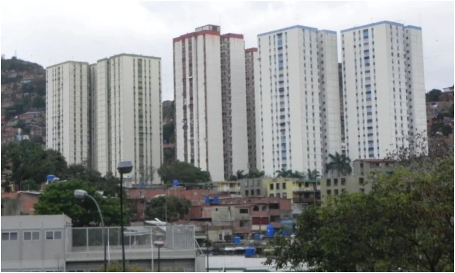 Tragedia en Caracas: niño de 10 años fallece tras caer de una ventana