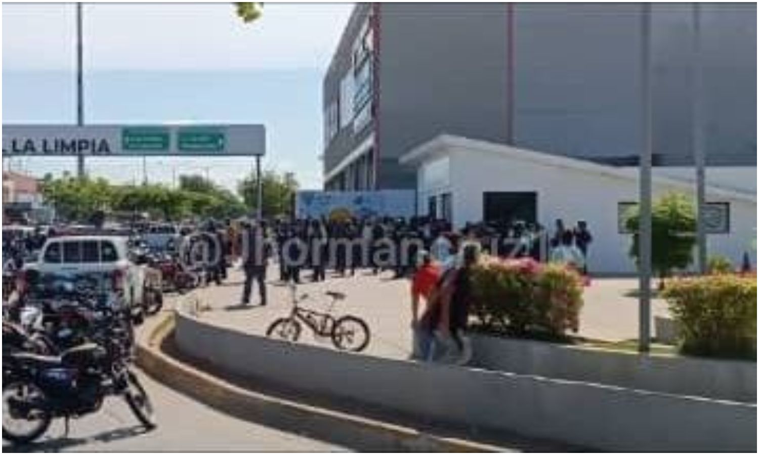 Polimaracaibo impide fuga de presos en comando policial de Curva de Molina: un funcionario resultó herido