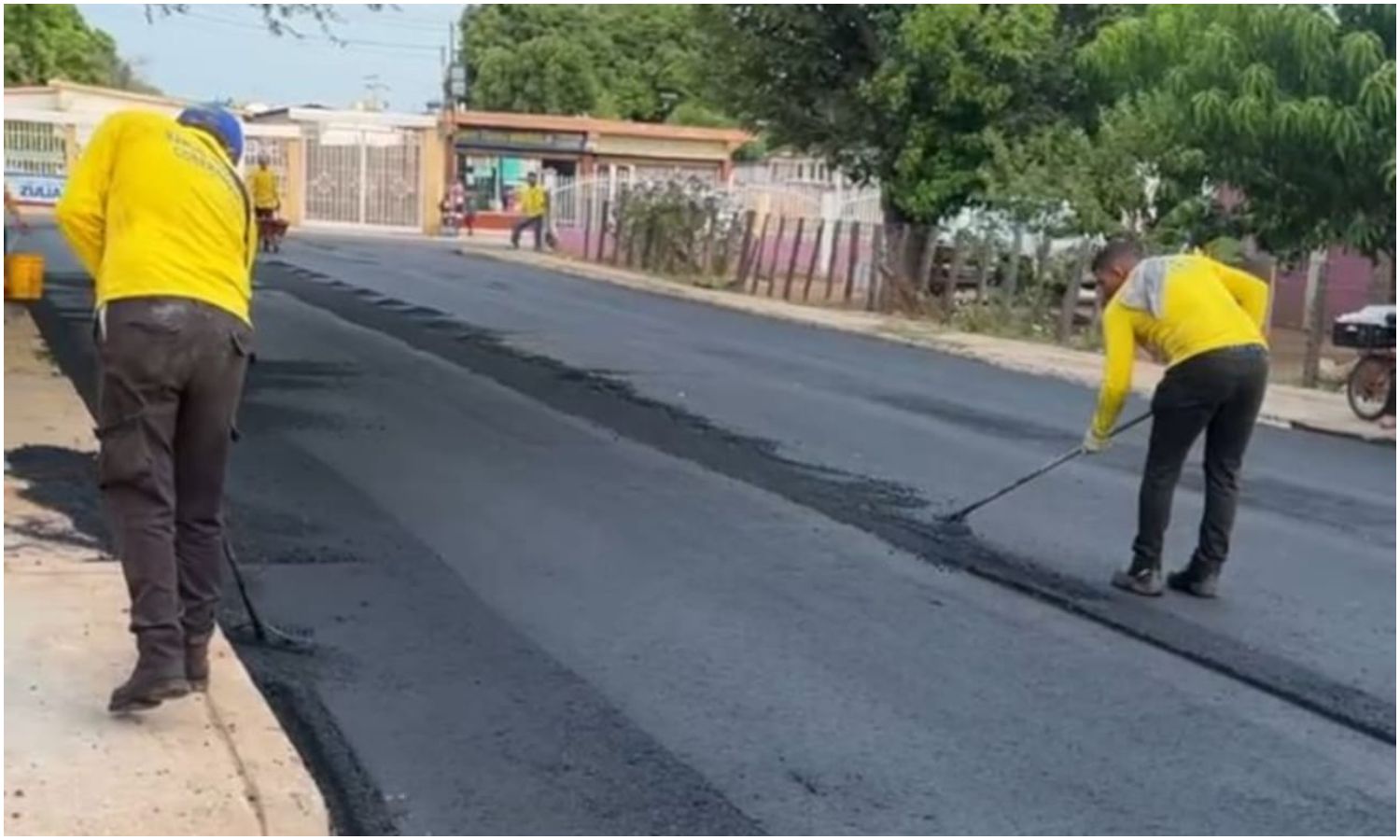 Gobernación del Zulia asfalta 4,23 kilómetros en el barrio 24 de Julio en San Francisco 