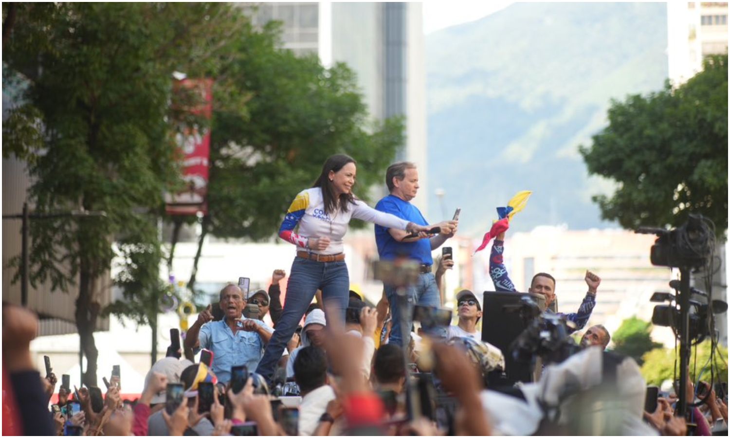 Detienen a María Corina Machado tras salir de la concentración en Chacao: desconocidos dispararon contra ella y se la llevaron