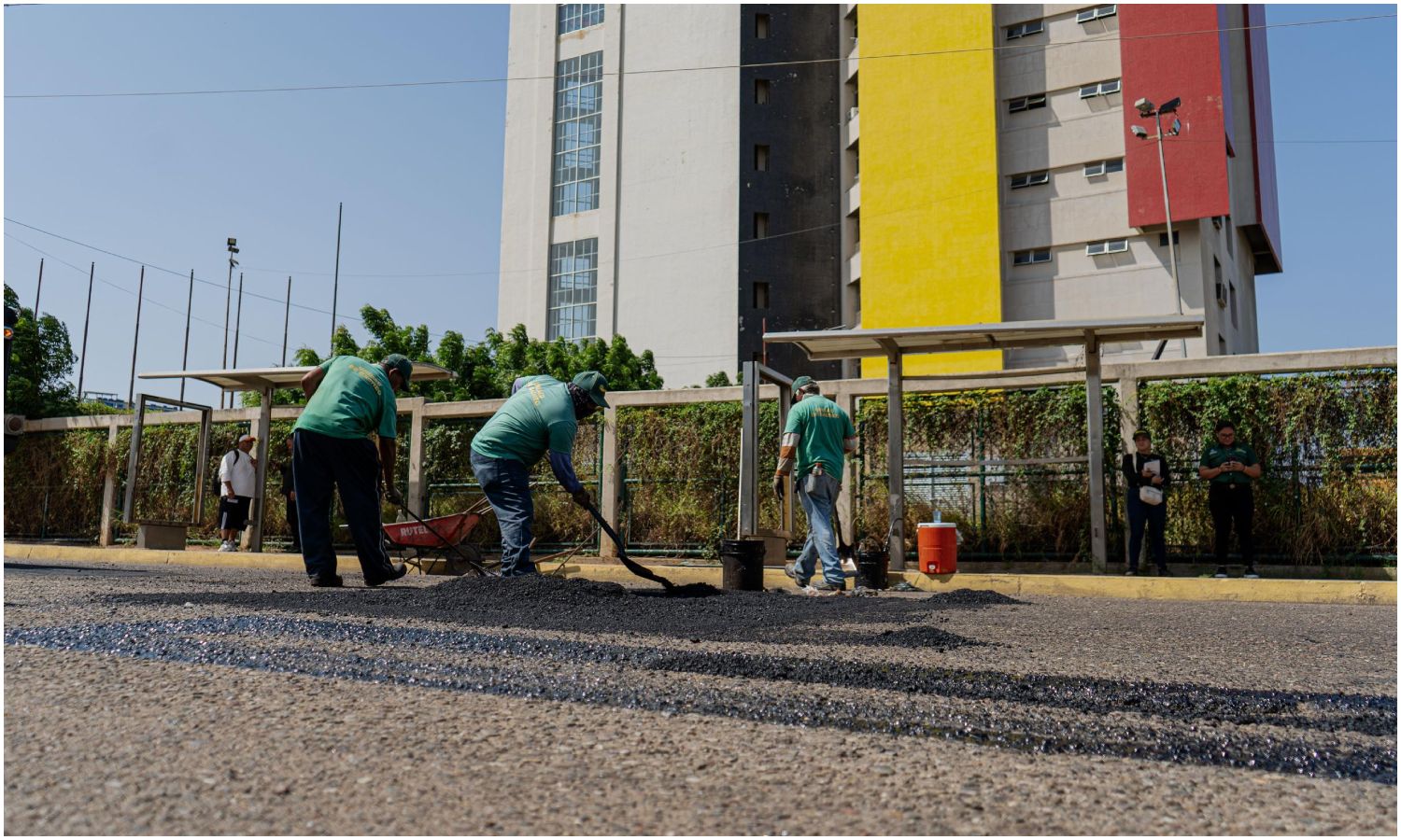 Más de 15 rutas de transporte se beneficiarán por el Plan Rápido de Bacheo 2025 en la avenida Guajira de Maracaibo