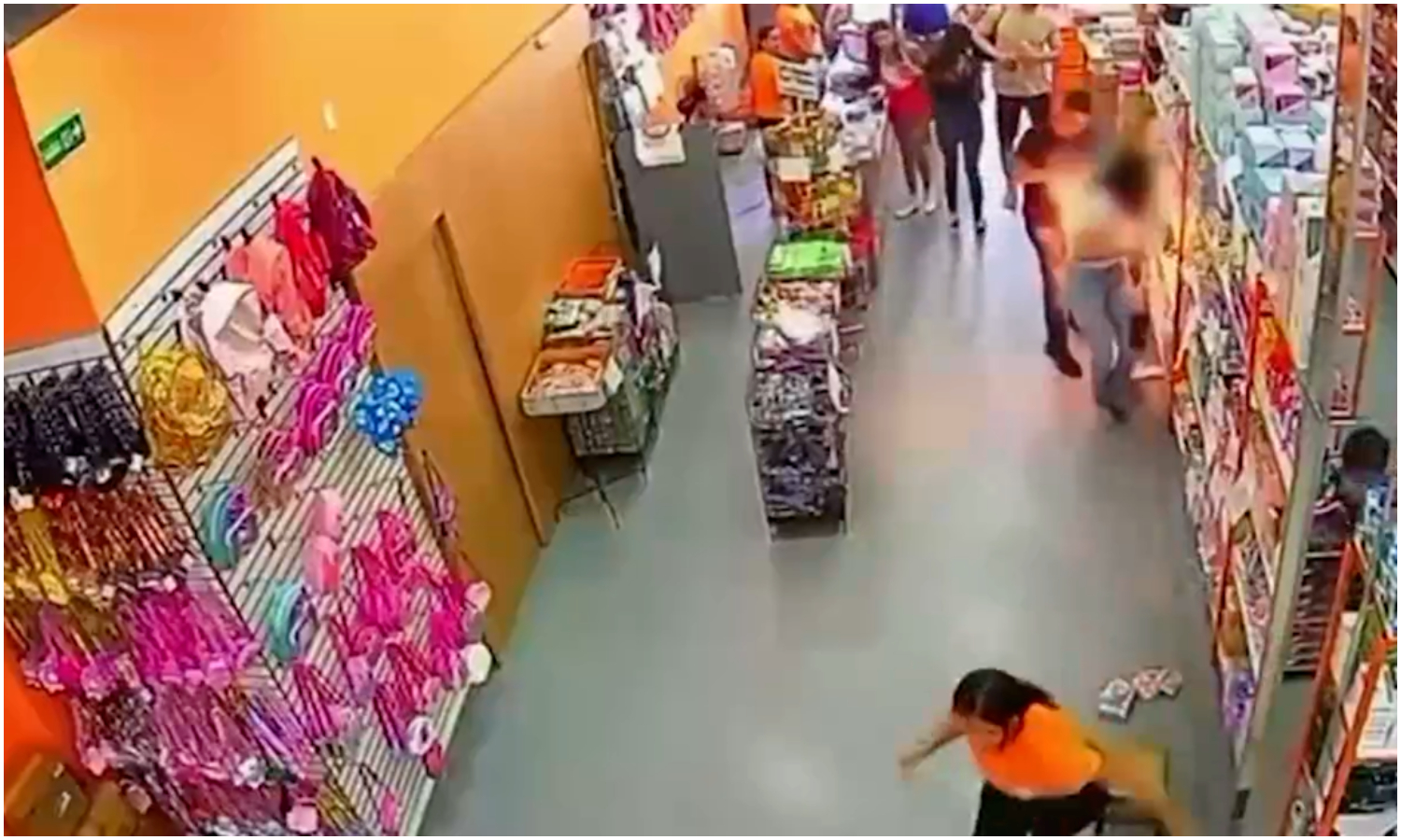 Celular explota en el bolsillo de una mujer y le causa graves quemaduras en Brasil (+Video)