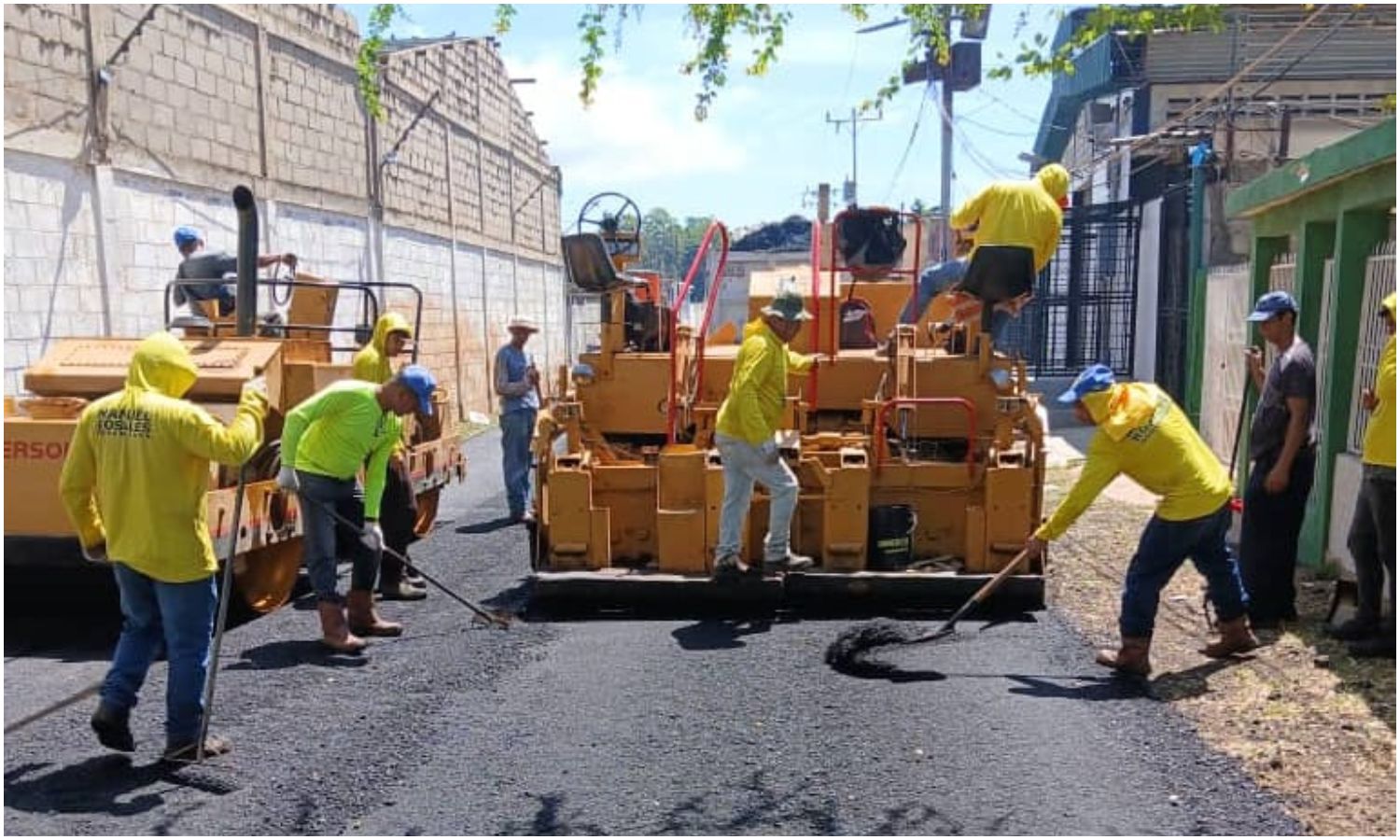 Gobernación del Zulia asfalta más de 100 metros de vía en el sector Los Pinos de Maracaibo 