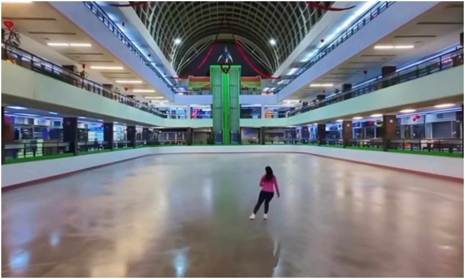 Estrenan pista de hielo del Centro Comercial Galerías Mall: pronto será abierta al público