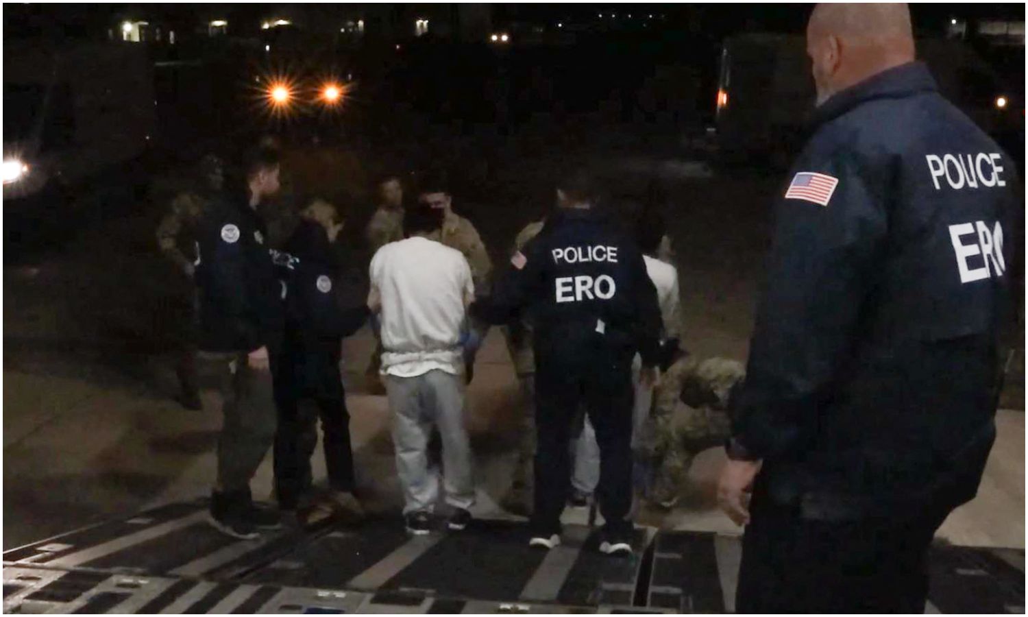 Estados Unidos difunde video del primer vuelo de miembros del Tren de Aragua deportados a Cuba