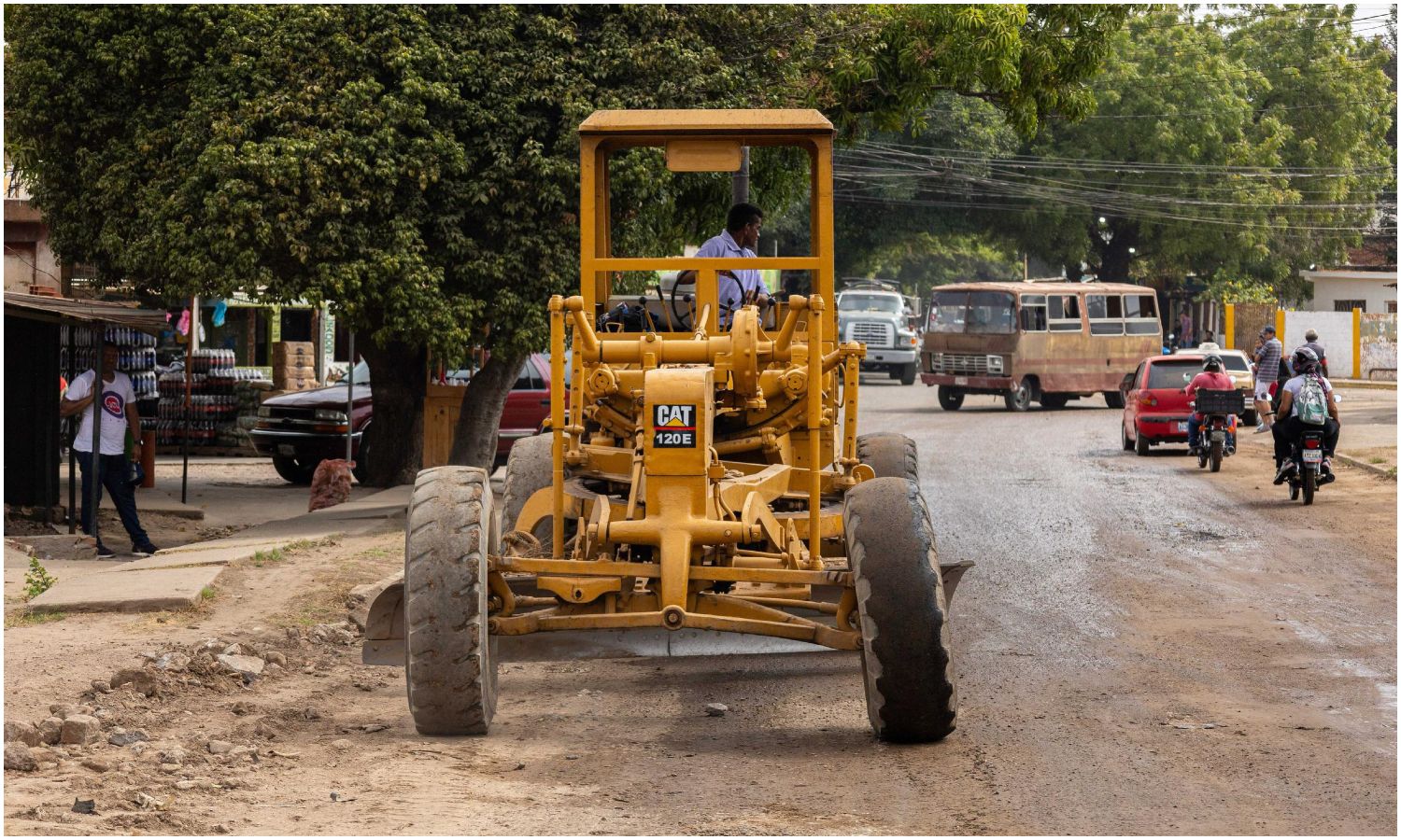 Alcaldía de Maracaibo arregla baches en Vía Los Bucares con plan de patroleo