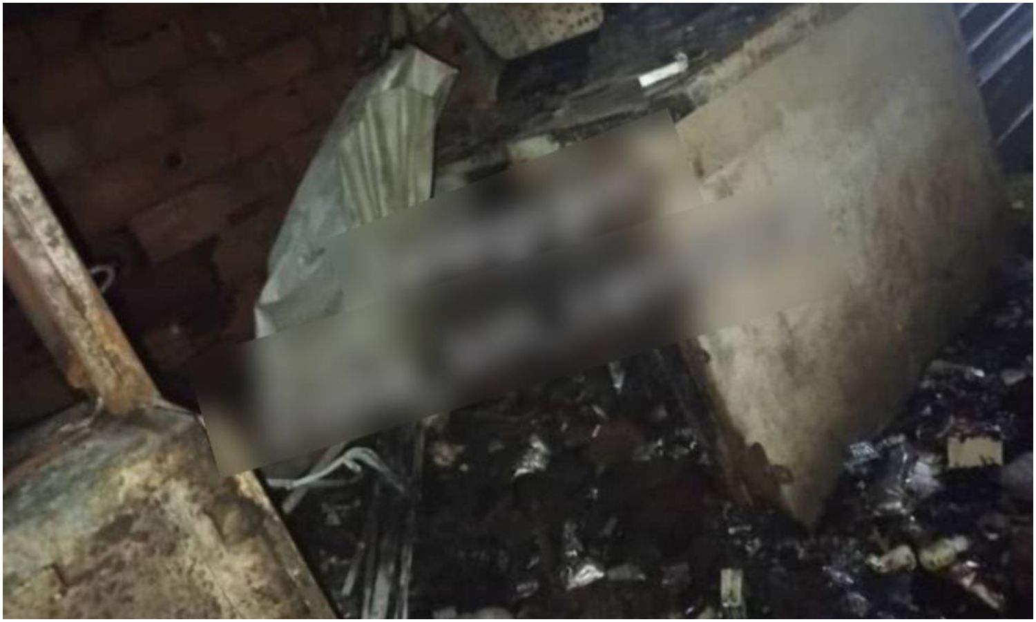 Incendio consumió varios locales del mercado Las Pulgas en Maracaibo