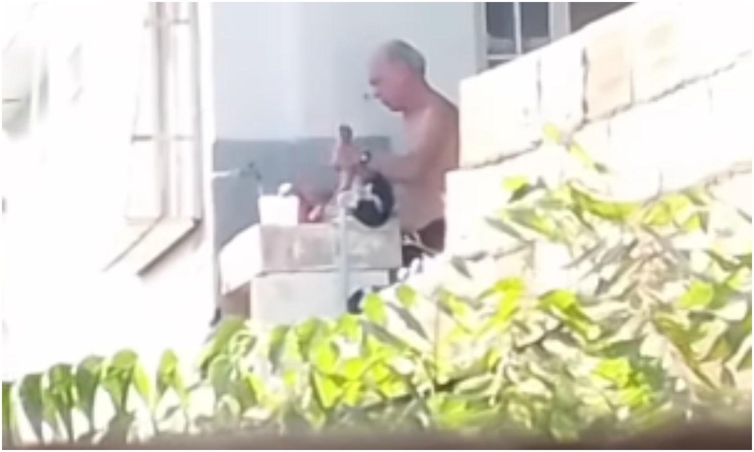 Detienen a hombre por manotear a un bebé mientras lo bañaba en Maracaibo