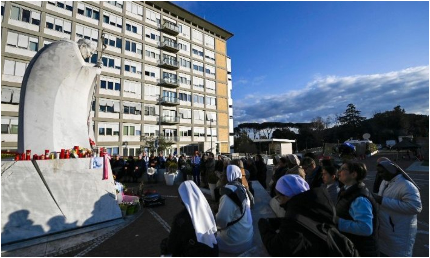 Papa Francisco pasó una noche “estable” tras cumplir su décimo octavo día en el hospital Gemelli