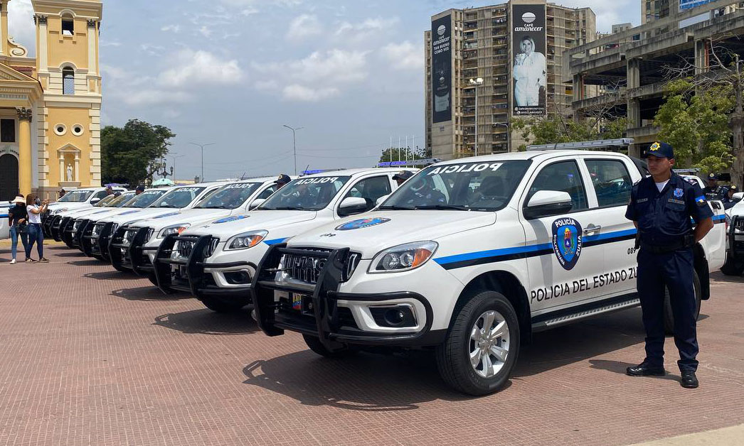 Gobernación del Zulia entrega 30 patrullas y dota de uniformes a la Policía regional 