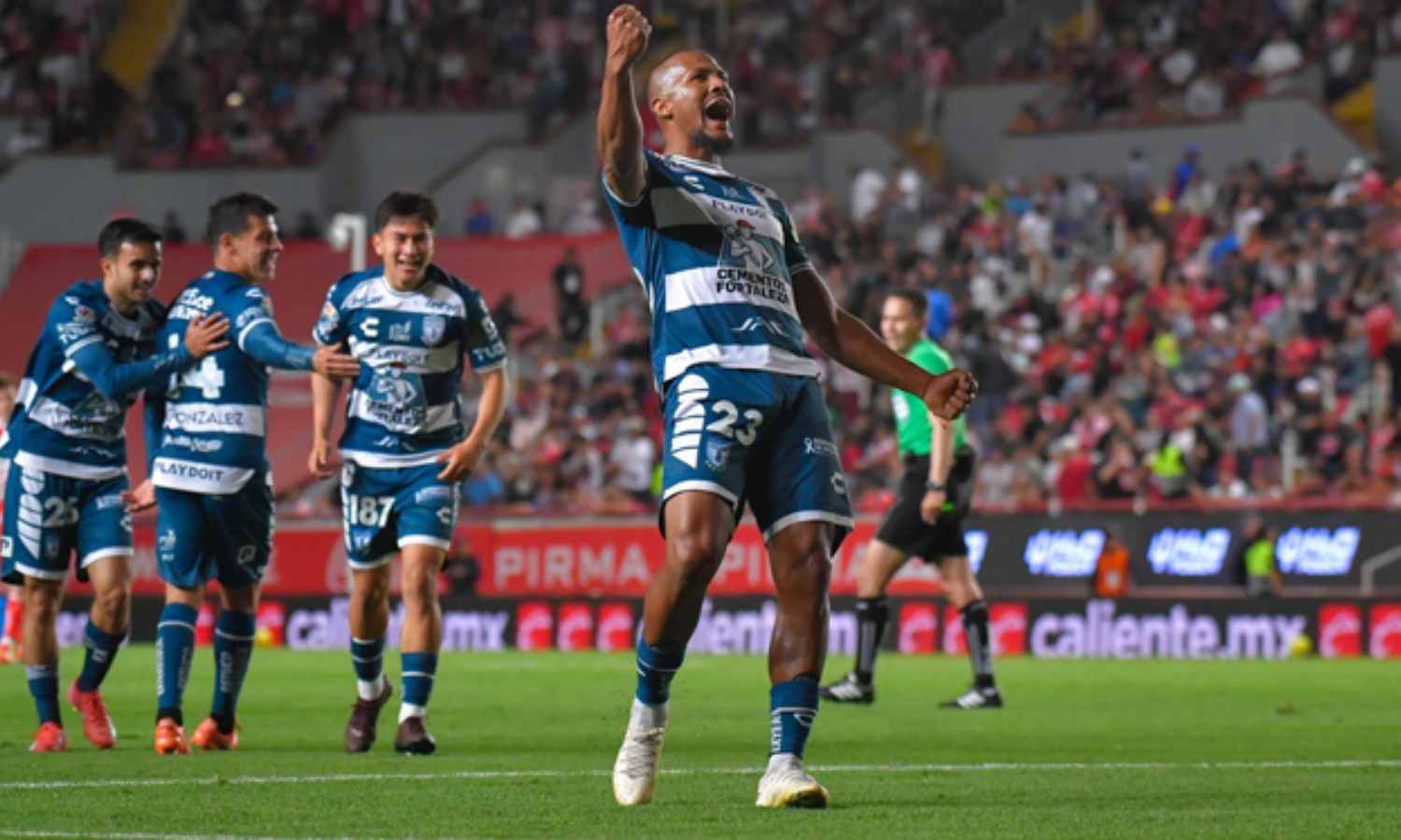 Salomón Rondón marca un hat-trick en la victoria de Pachuca sobre Necaxa