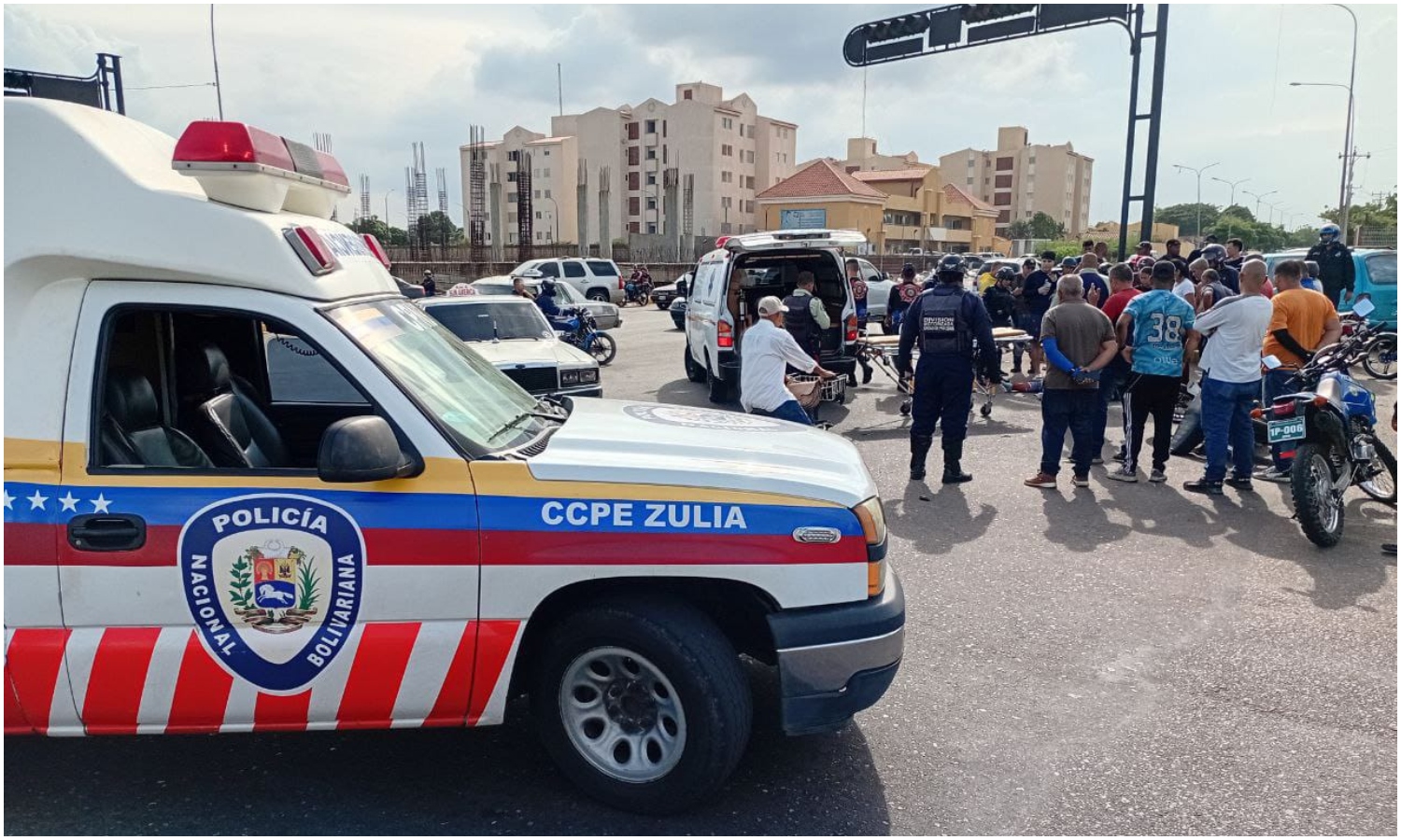 Choque entre carrito por puesto y una moto dejó a una mujer herida en el Kilómetro 4
