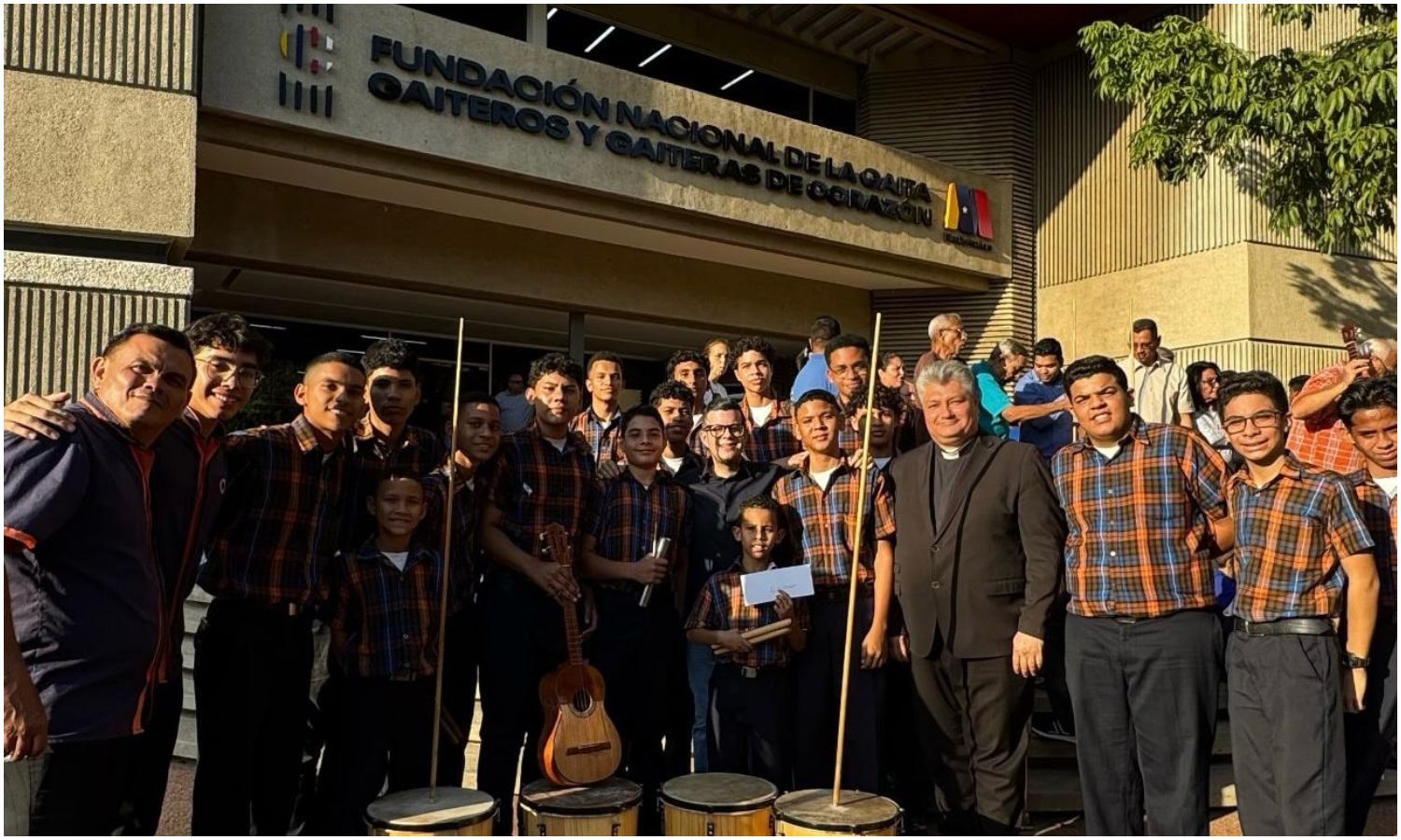 Fundación Nacional de la Gaita benefició a 22 mil gaiteros zulianos con la entrega de instrumentos musicales