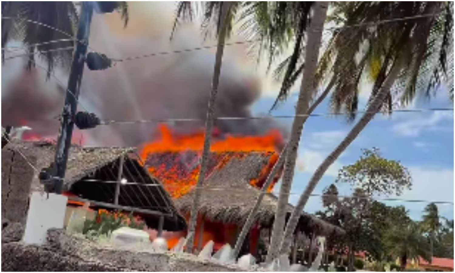 Voraz incendio consumió un espacio del Hotel Hesperia en la isla de Margarita