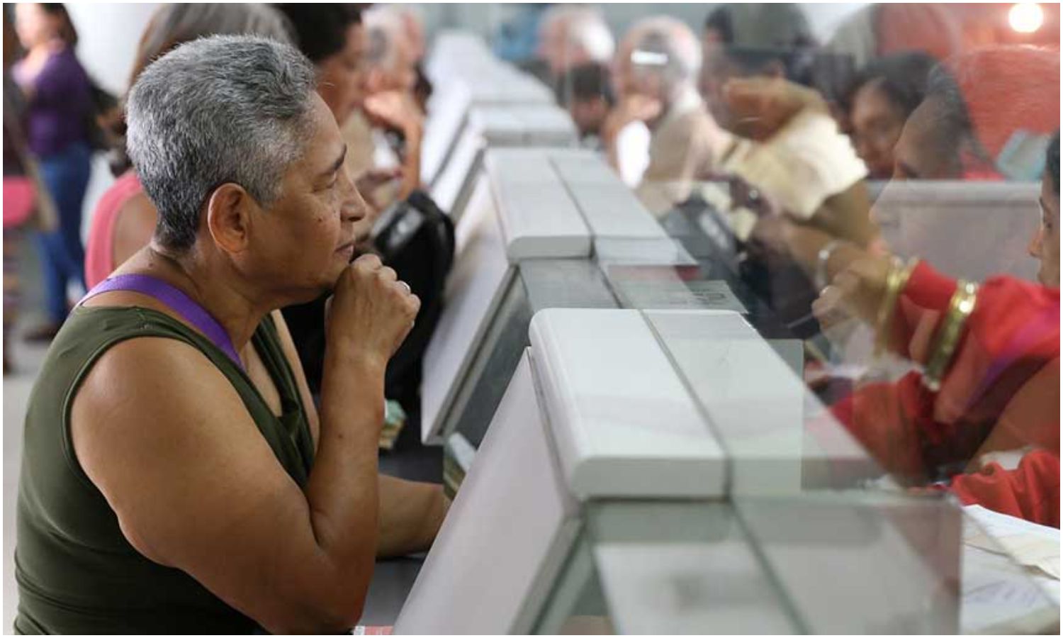 Inicia pago del bono Contra la Guerra Económica para jubilados