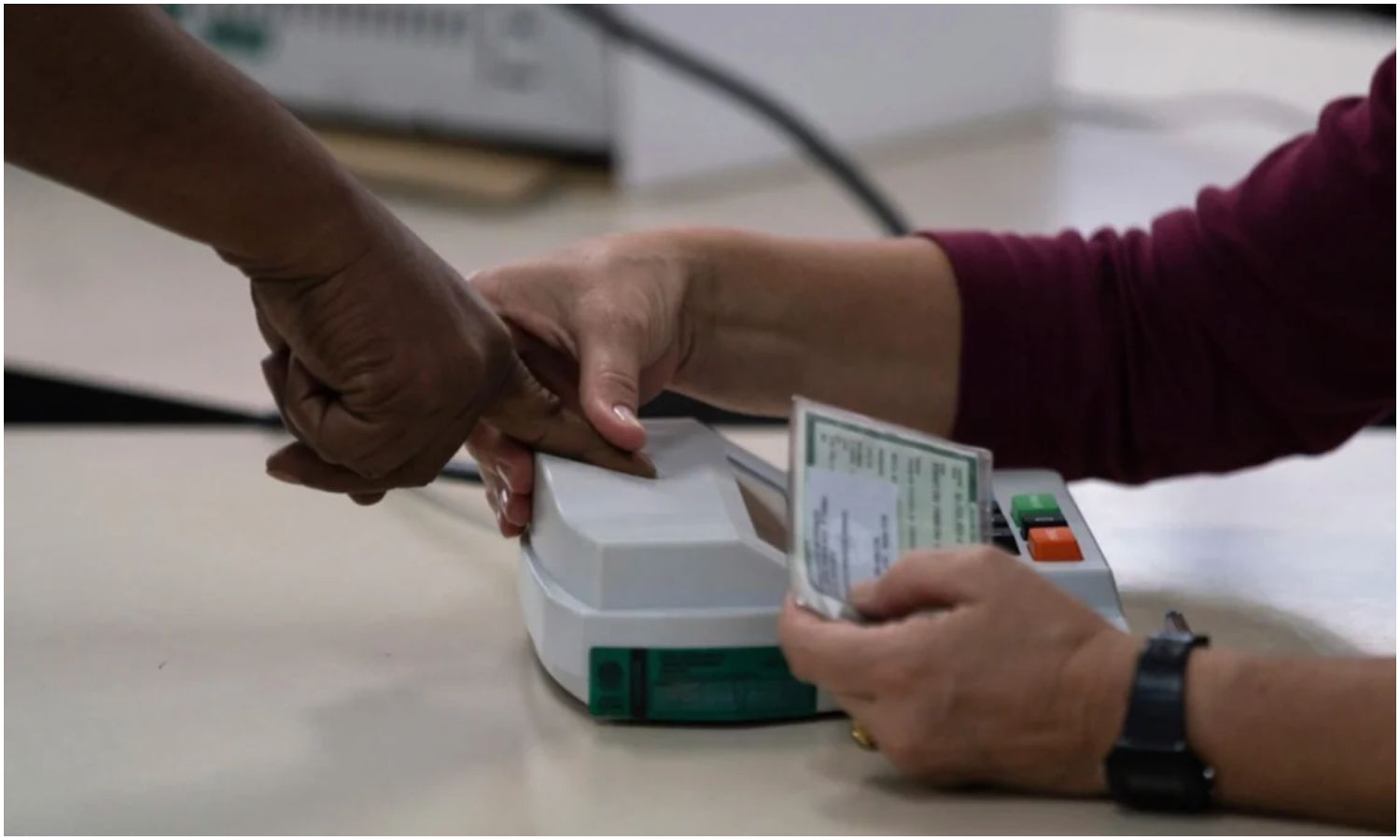 Multas de cinco mil dólares y seis meses de prisión: las sanciones para quienes no se inscriban en el registro de migrantes indocumentados en Estados Unidos
