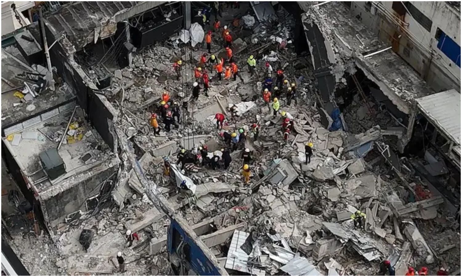 Con lágrimas en los ojos: director del COE informa que cifra de fallecidos tras tragedia del Jet Set subió a 221 personas