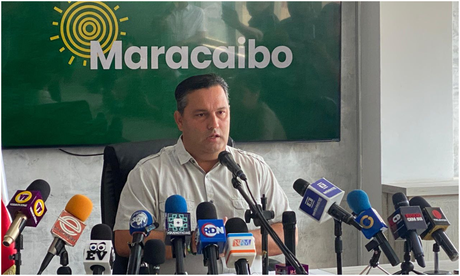 Maracaibo no reportó incidentes ni desbordamientos de cañadas durante fuertes lluvias: «Solo hubo un árbol caído»
