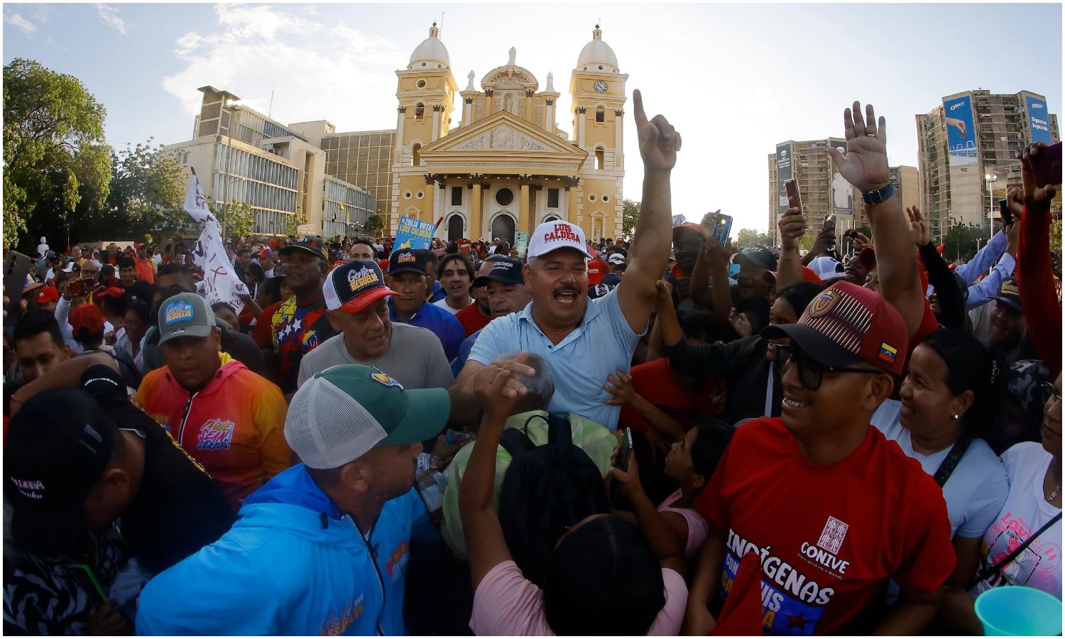 Luis Caldera cerró su campaña en Maracaibo con una concentración en la Calle Derecha