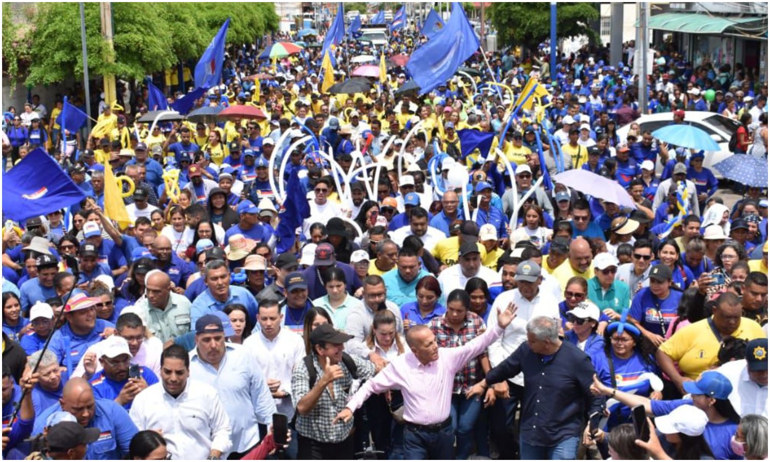 Manuel Rosales cerró su campaña electoral con una multitudinaria marcha en Ciudad Ojeda