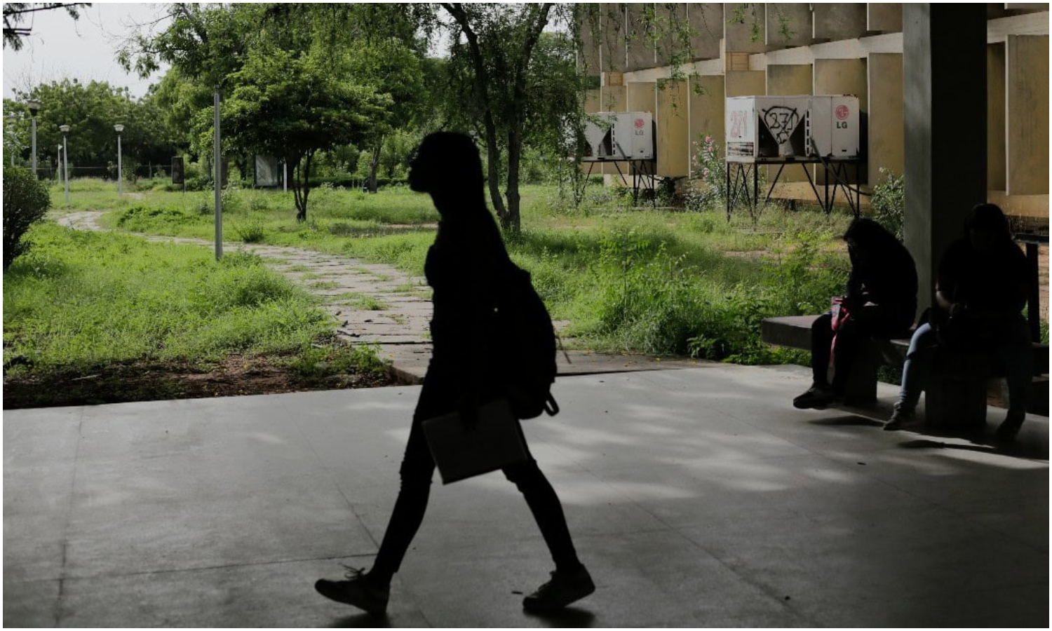 ¿Vale la pena estudiar? El dilema de una generación que ya no ve el título universitario como “un futuro garantizado” en Venezuela