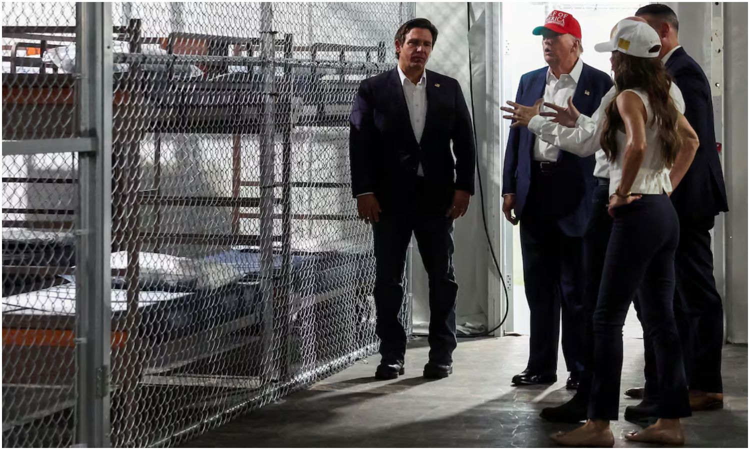Donald Trump inaugura Alligator Alcatraz: una cárcel para migrantes rodeada de caimanes