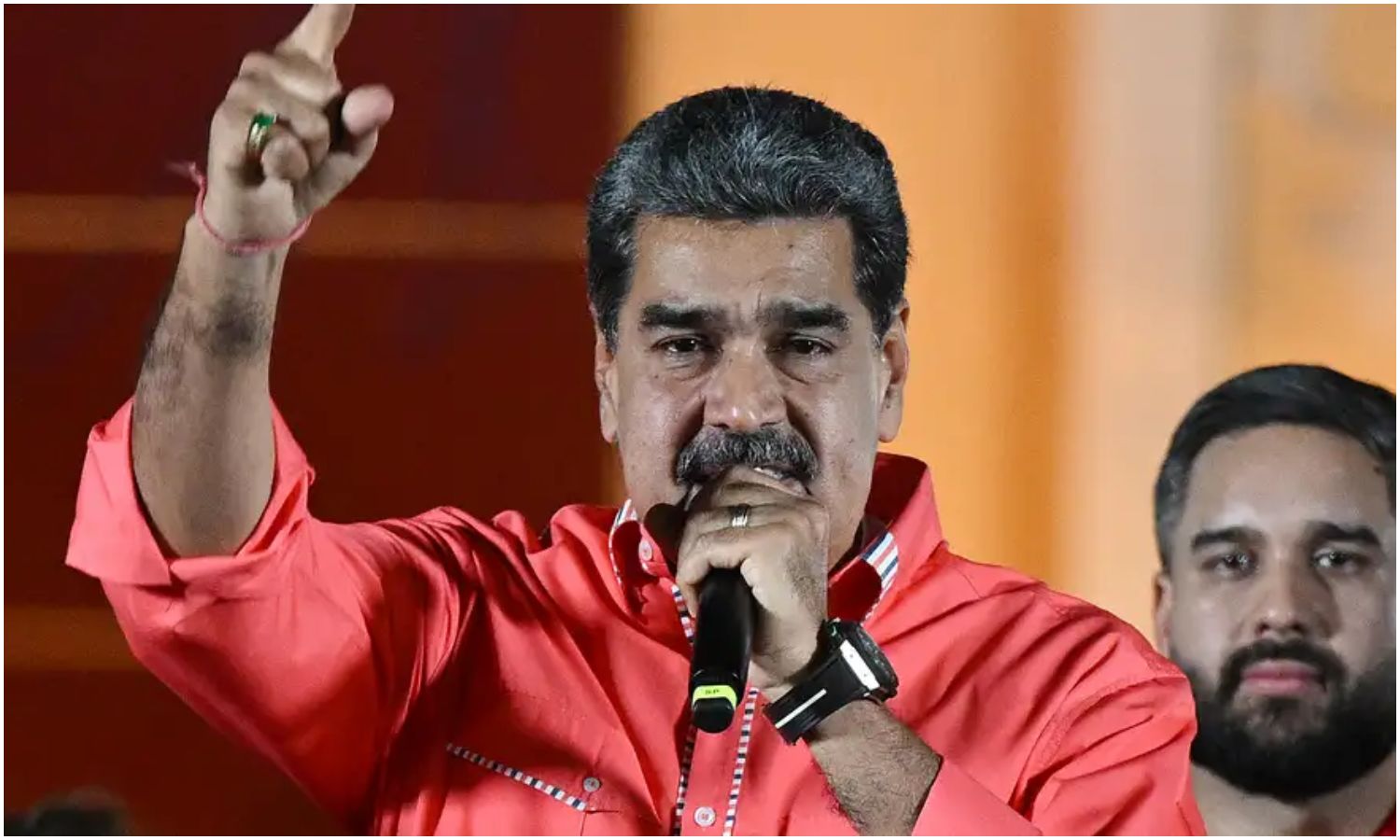 Nicolás Maduro afirma que la defensa de Venezuela se sostiene en el pueblo y sus fusiles