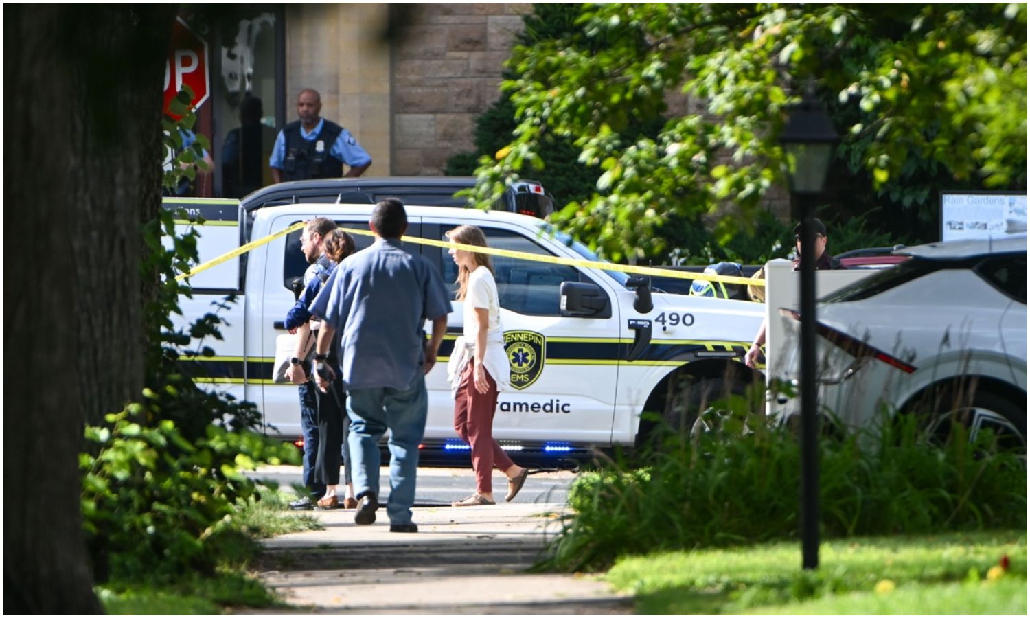 Tragedia en Estados Unidos: tiroteo en escuela católica de Minneapolis deja dos niños muertos y 17 heridos