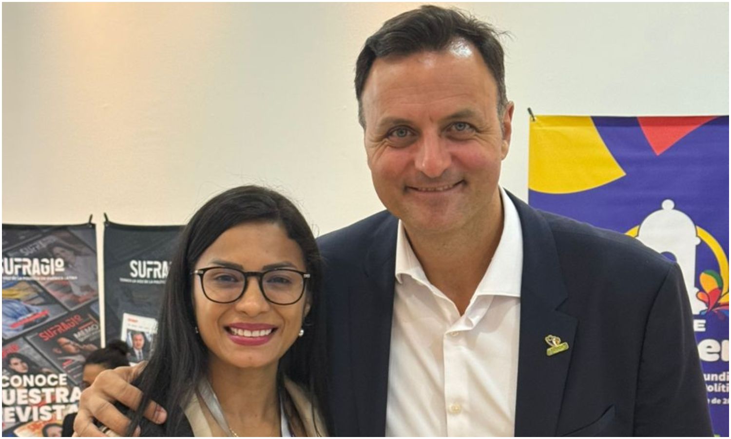 Nelly López lleva la voz de Maracaibo a la Cumbre Mundial de Comunicación Política en Colombia