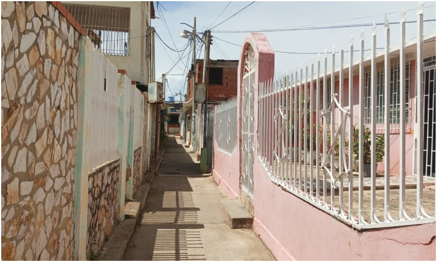 Sobrecarga en poste deja sin electricidad a 10 familias de San Jacinto desde hace más de dos días